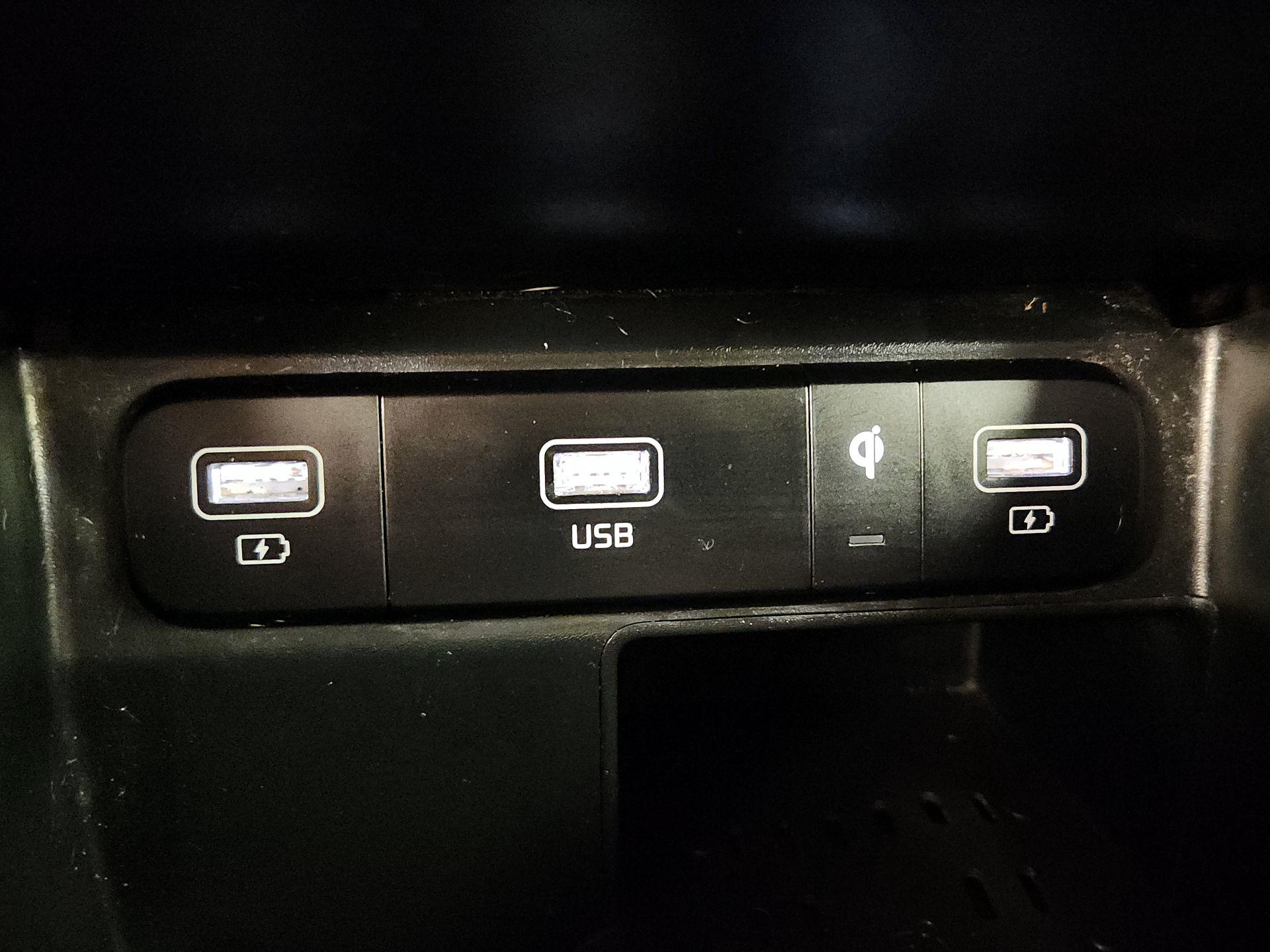 Thumbnail: 2021 Kia Sorento - 18