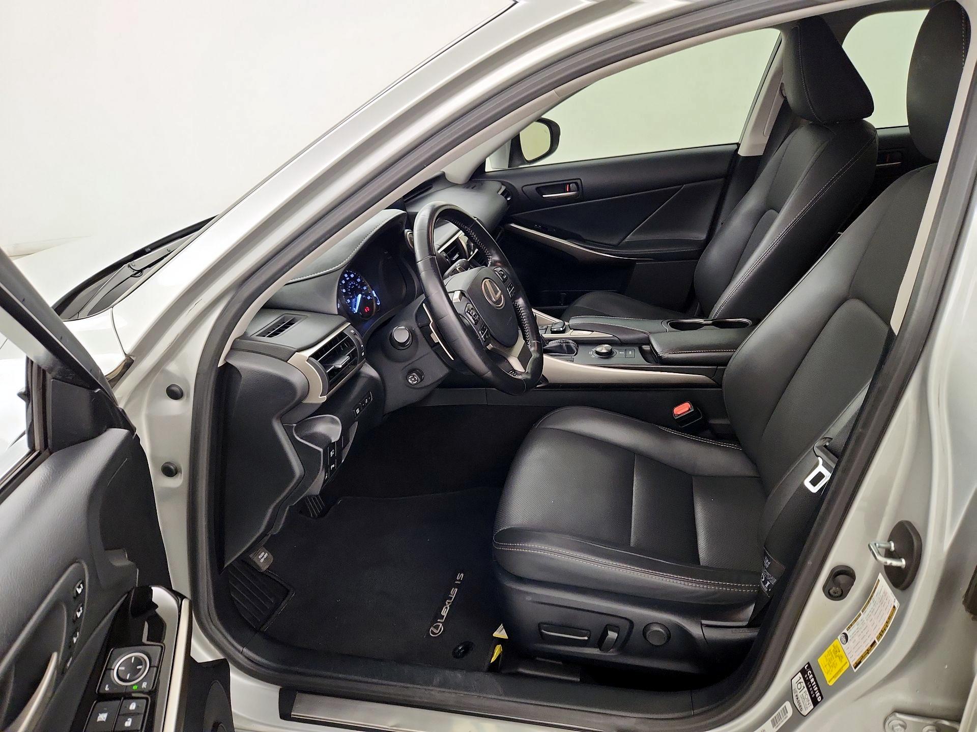 Thumbnail: 2020 Lexus IS - 11