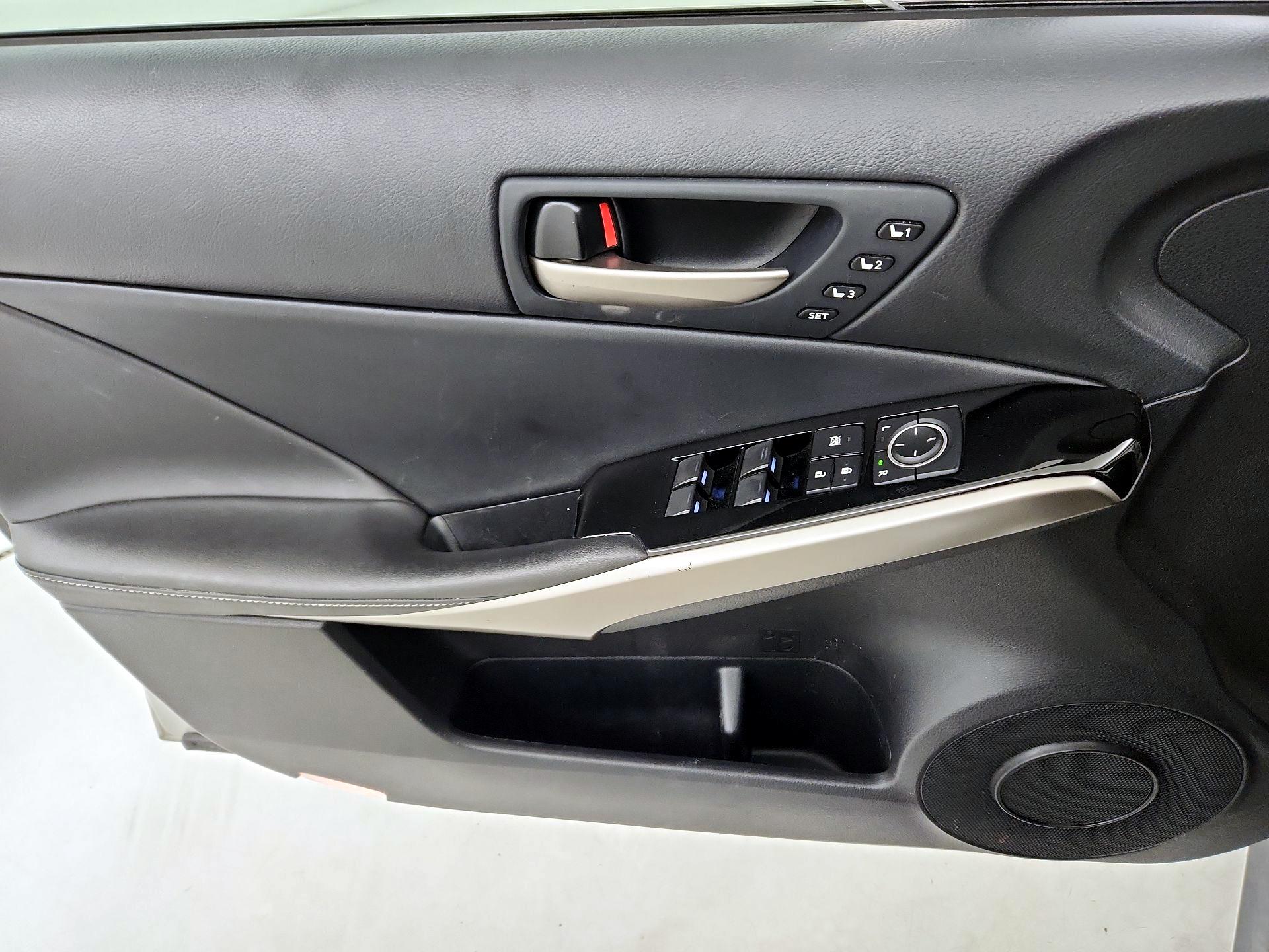 Thumbnail: 2020 Lexus IS - 12