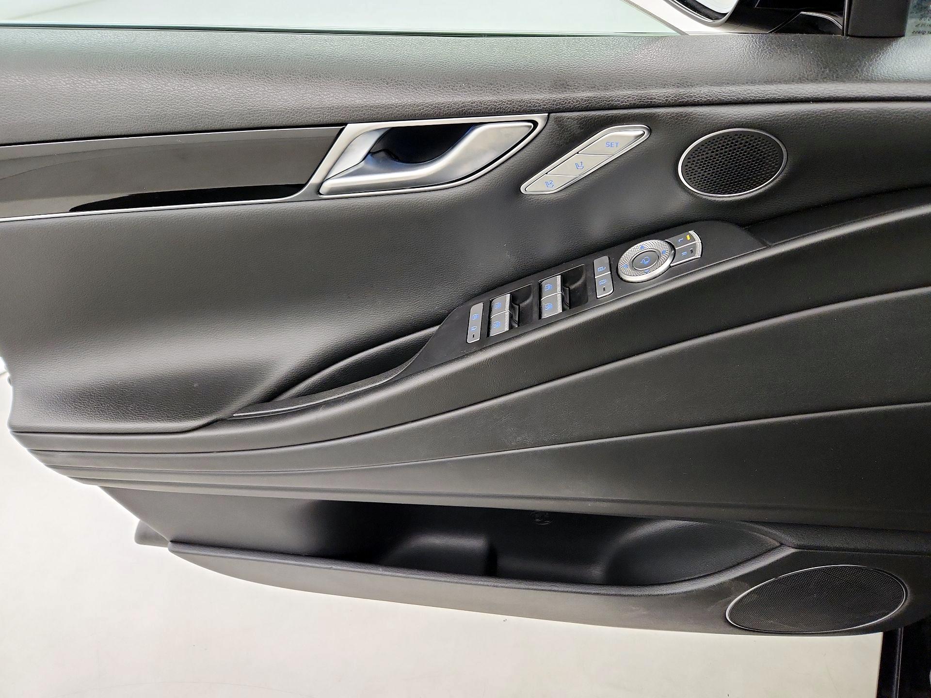 Thumbnail: 2023 Genesis G80 - 12