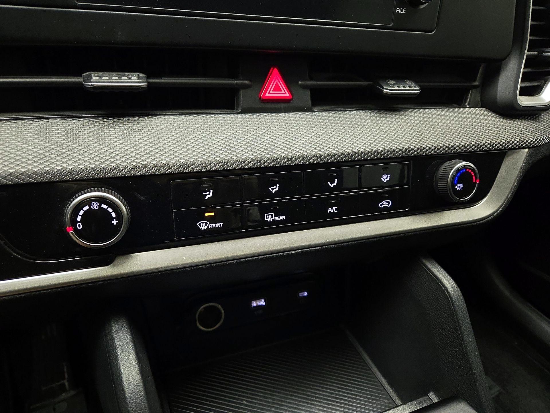 Thumbnail: 2024 Kia Sportage - 16