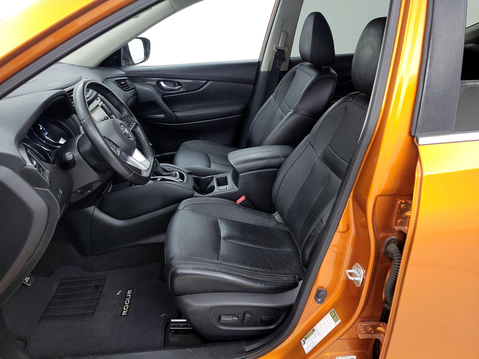 Thumbnail: 2017 Nissan Rogue - 11