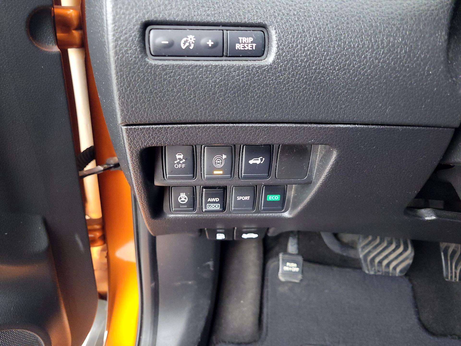 Thumbnail: 2017 Nissan Rogue - 13