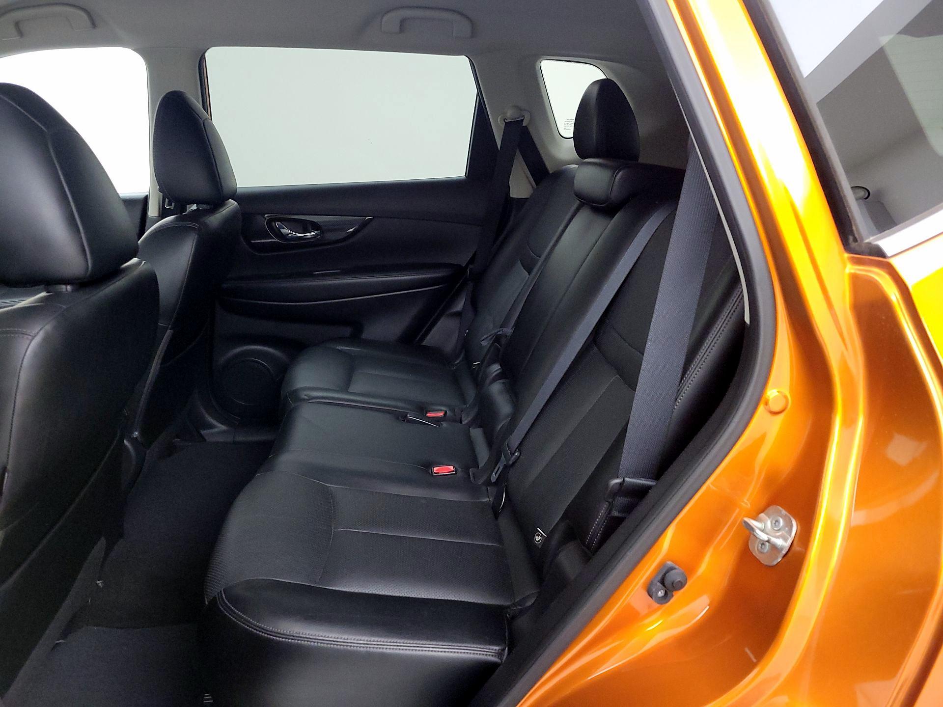 Thumbnail: 2017 Nissan Rogue - 20