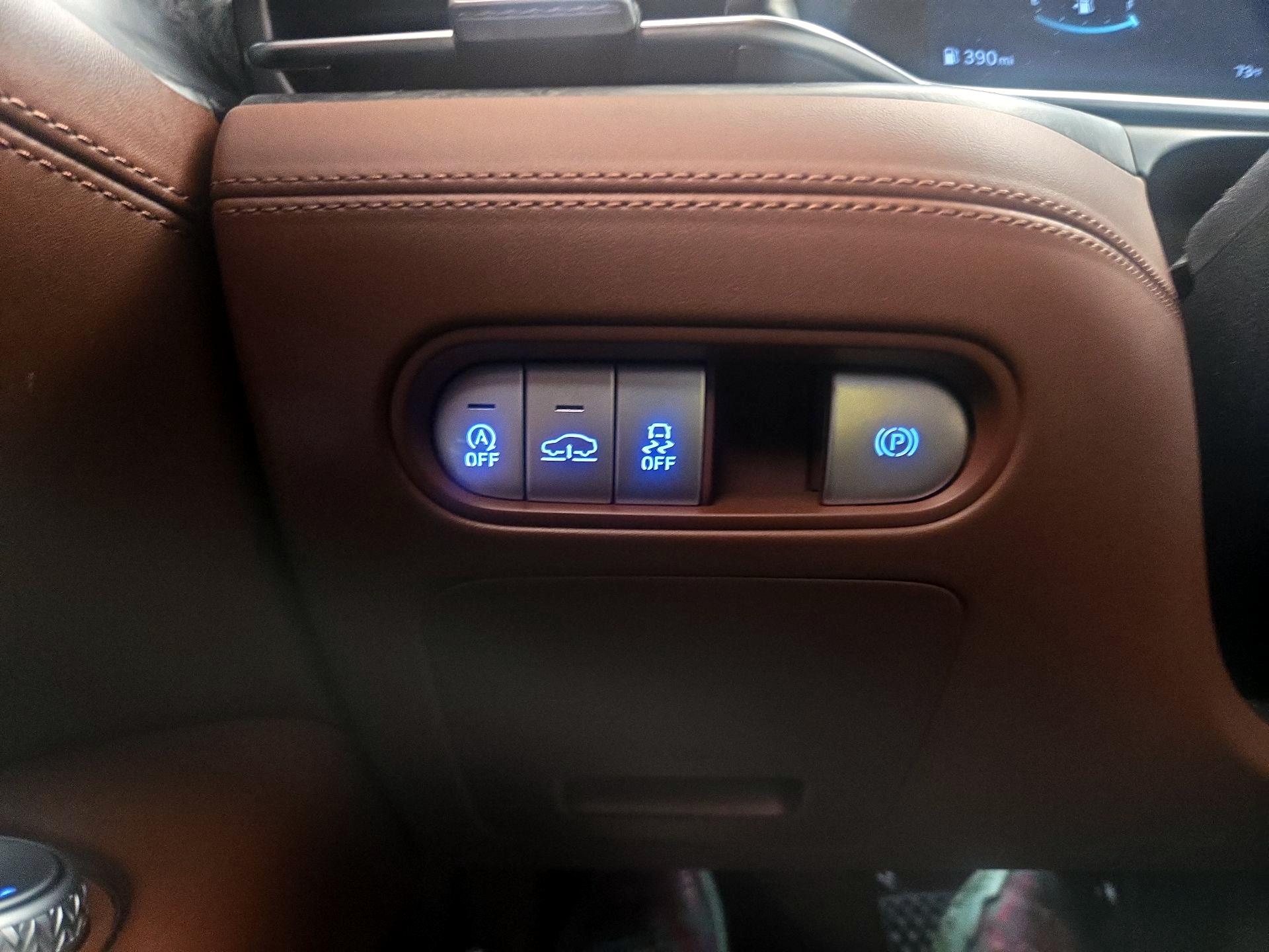 Thumbnail: 2023 Genesis G90 - 13