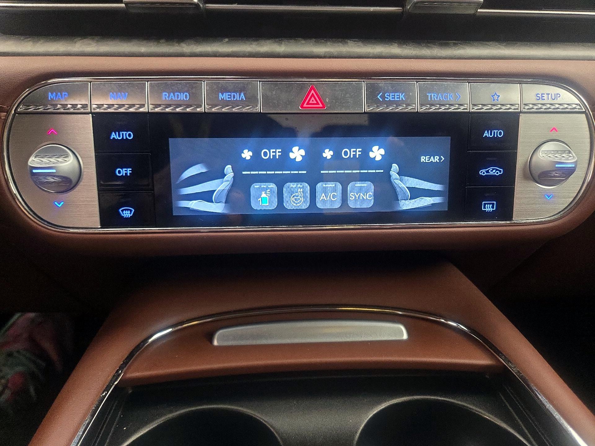 Thumbnail: 2023 Genesis G90 - 17