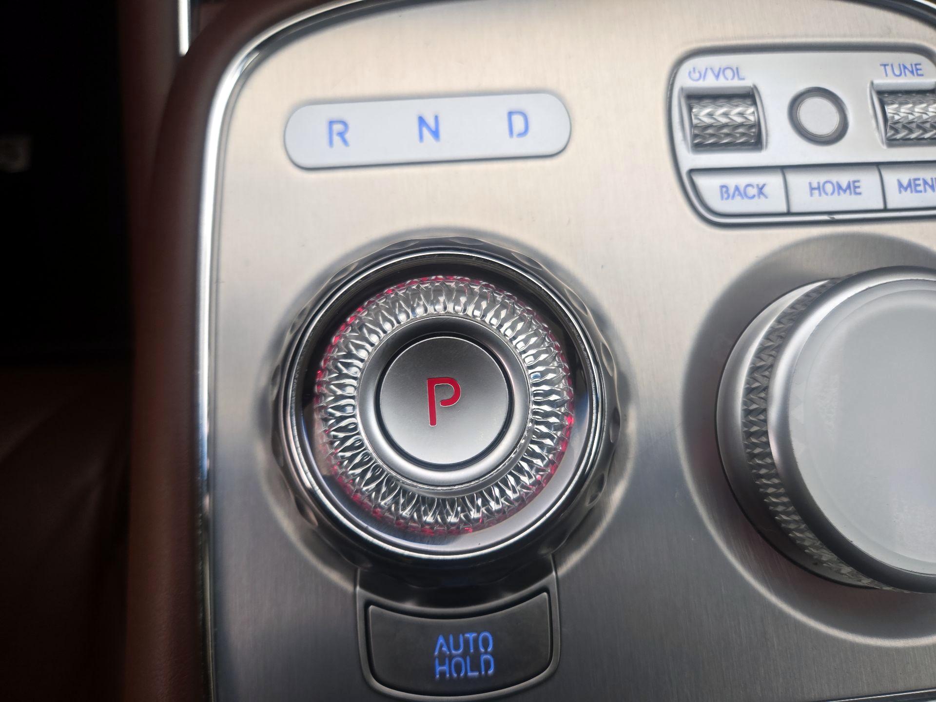 Thumbnail: 2023 Genesis G90 - 18