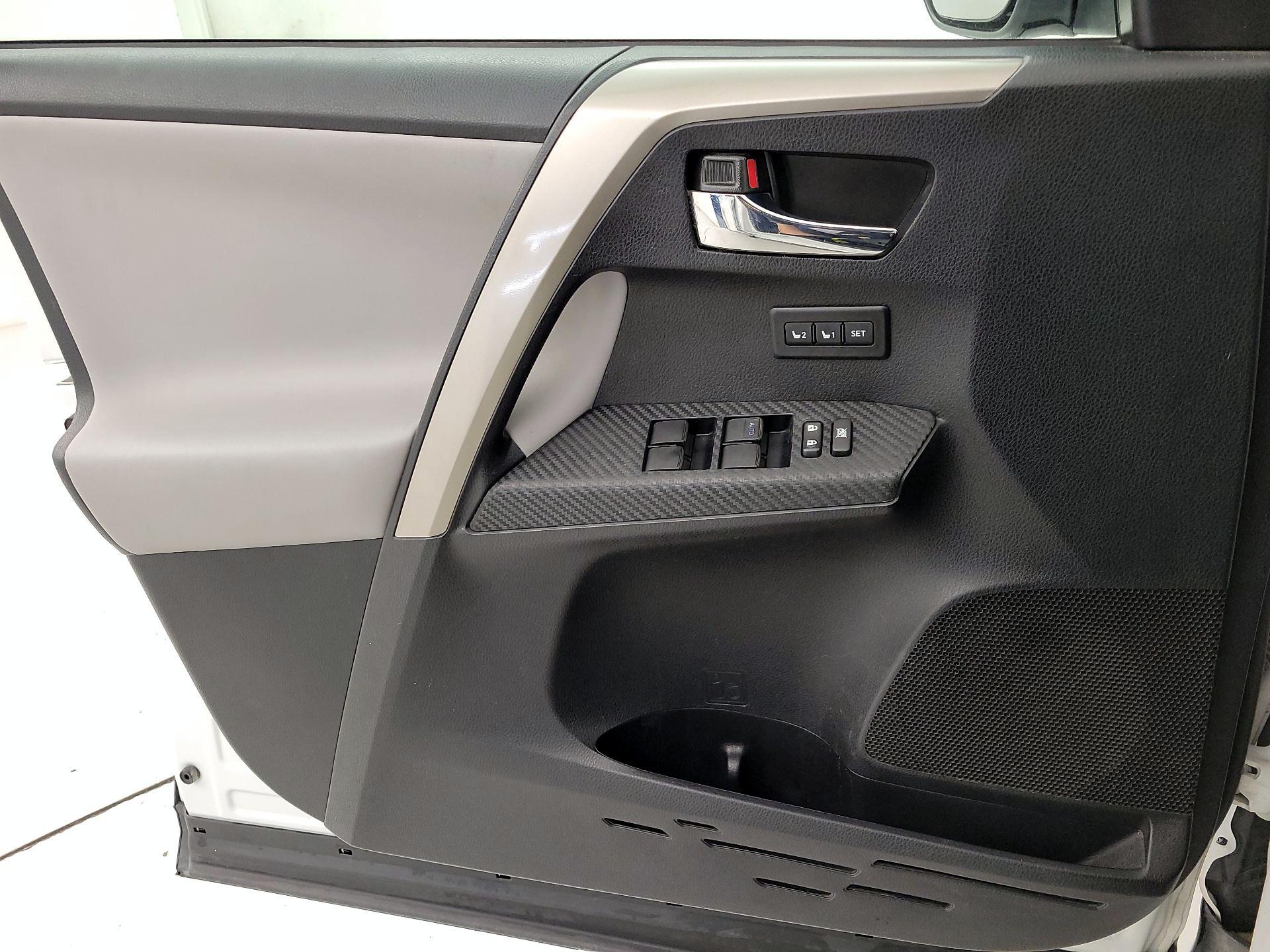 Thumbnail: 2015 Toyota RAV4 - 10