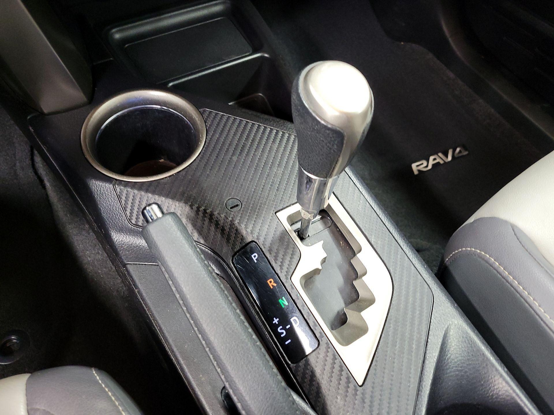 Thumbnail: 2015 Toyota RAV4 - 16