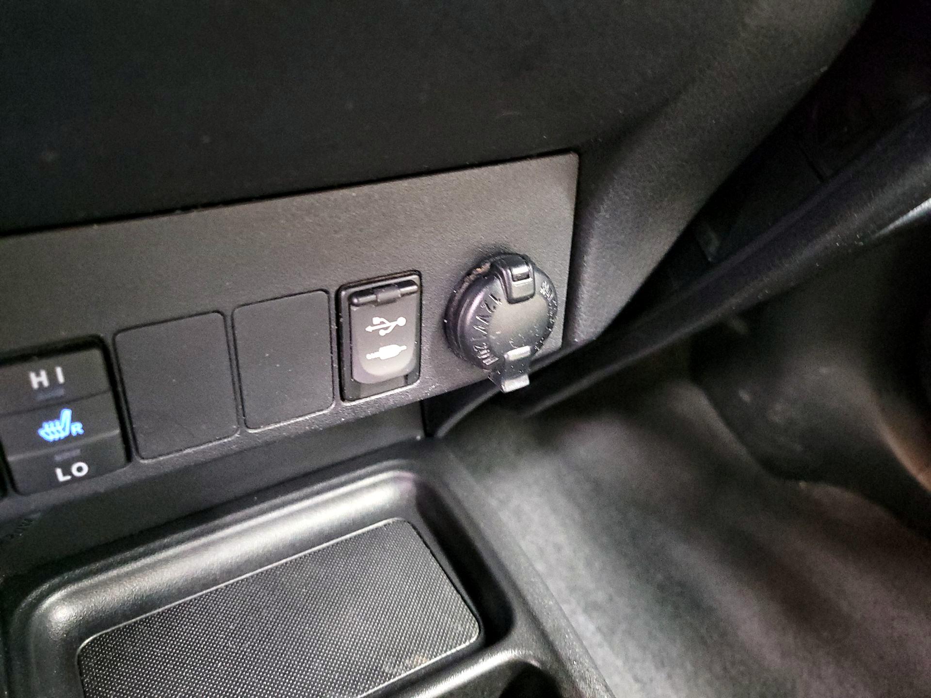 Thumbnail: 2015 Toyota RAV4 - 17