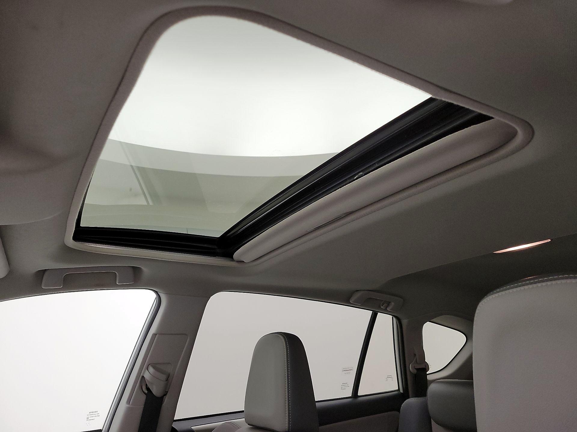 Thumbnail: 2015 Toyota RAV4 - 18