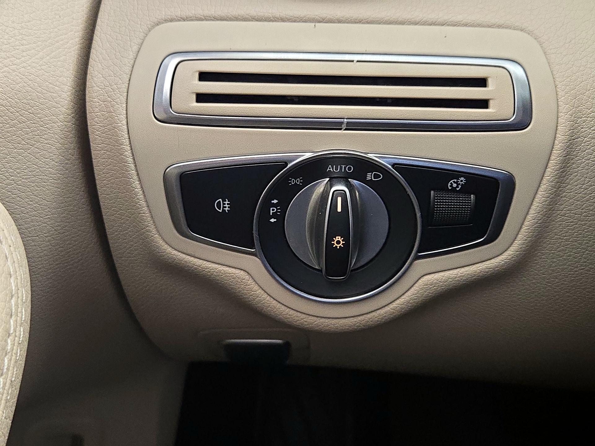 Thumbnail: 2021 Mercedes-Benz C-Class - 13