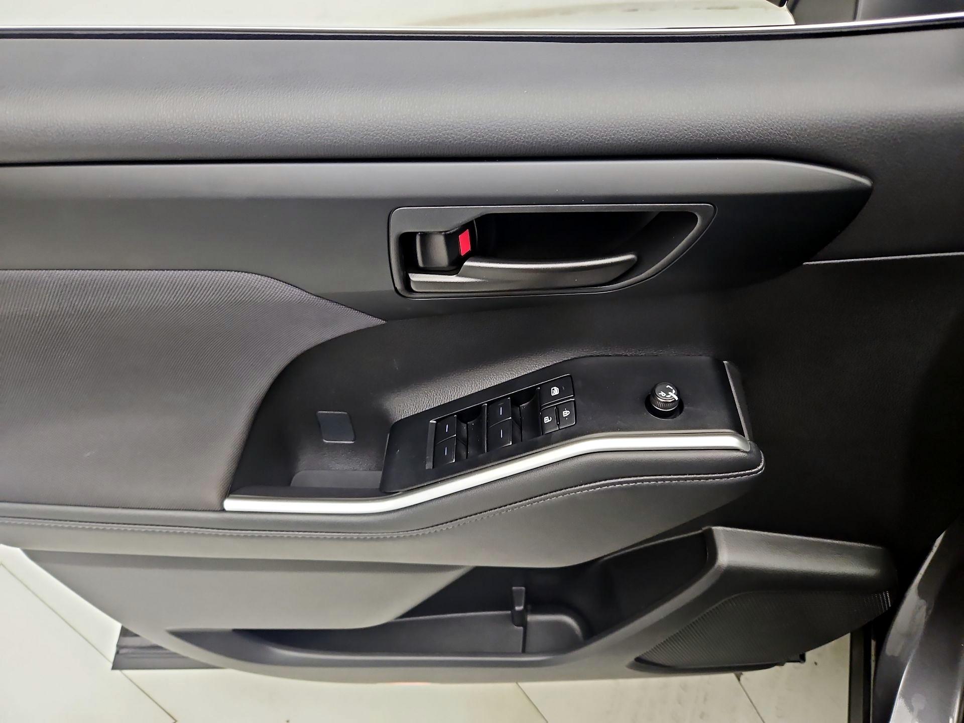 Thumbnail: 2025 Toyota Highlander - 12