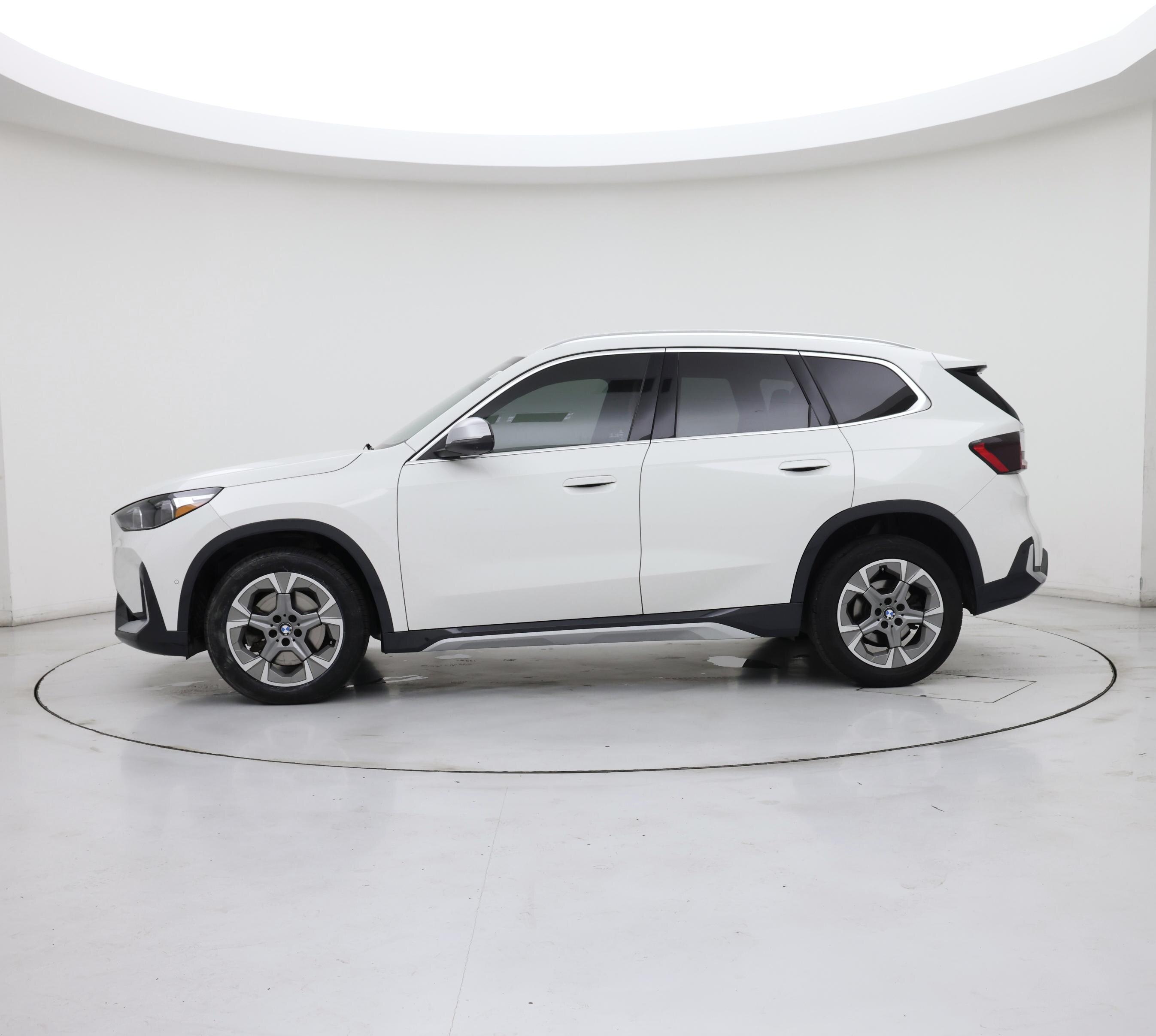 Thumbnail: 2023 BMW X1 - 3