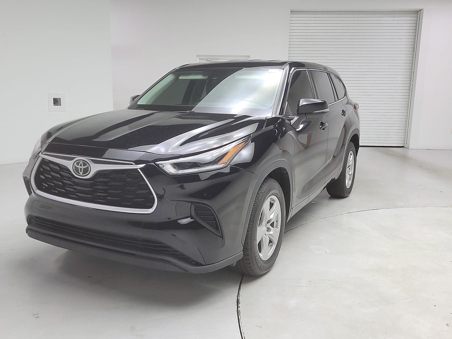 Thumbnail: 2021 Toyota Highlander - 3