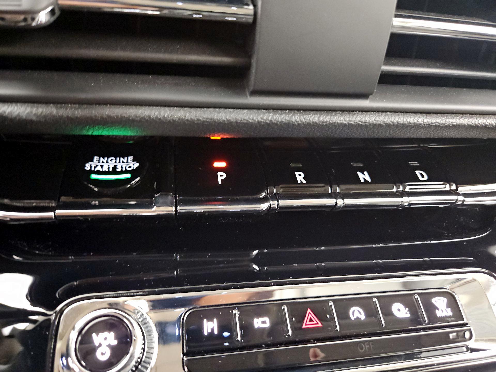 Thumbnail: 2023 Lincoln Corsair - 18