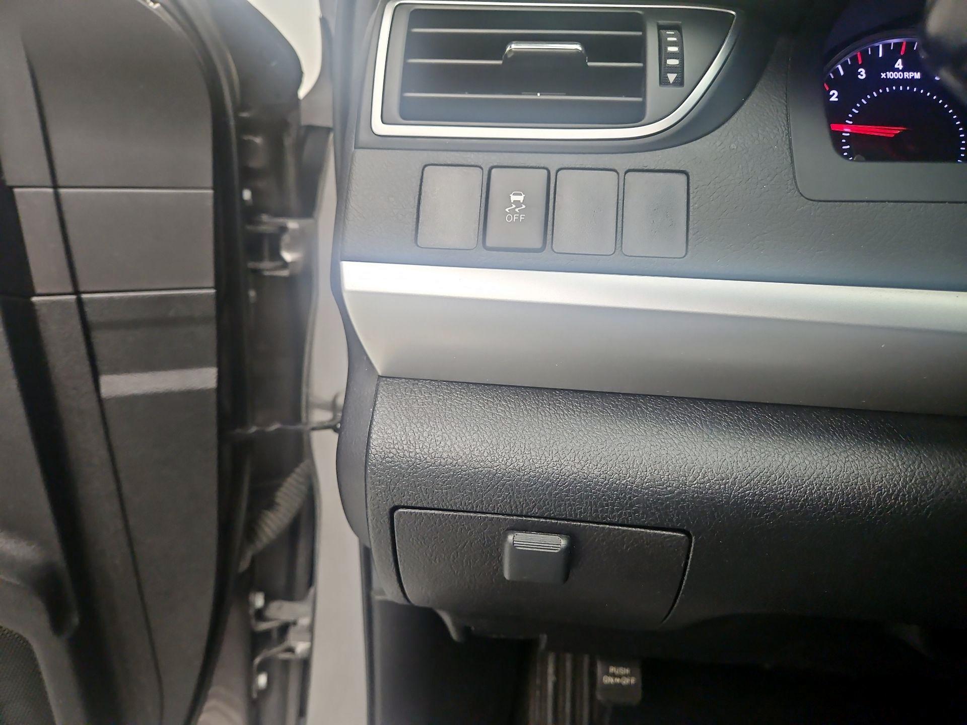 Thumbnail: 2015 Toyota Camry - 13