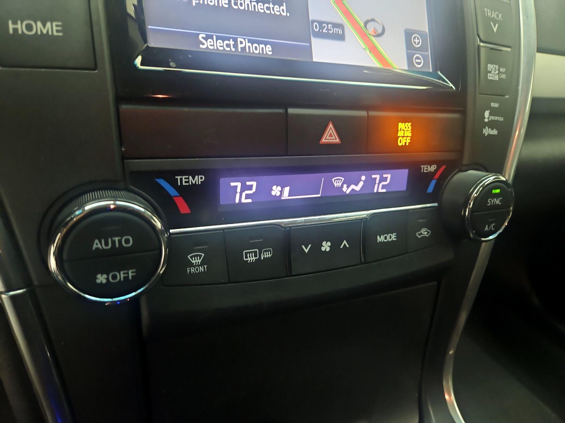 Thumbnail: 2015 Toyota Camry - 17