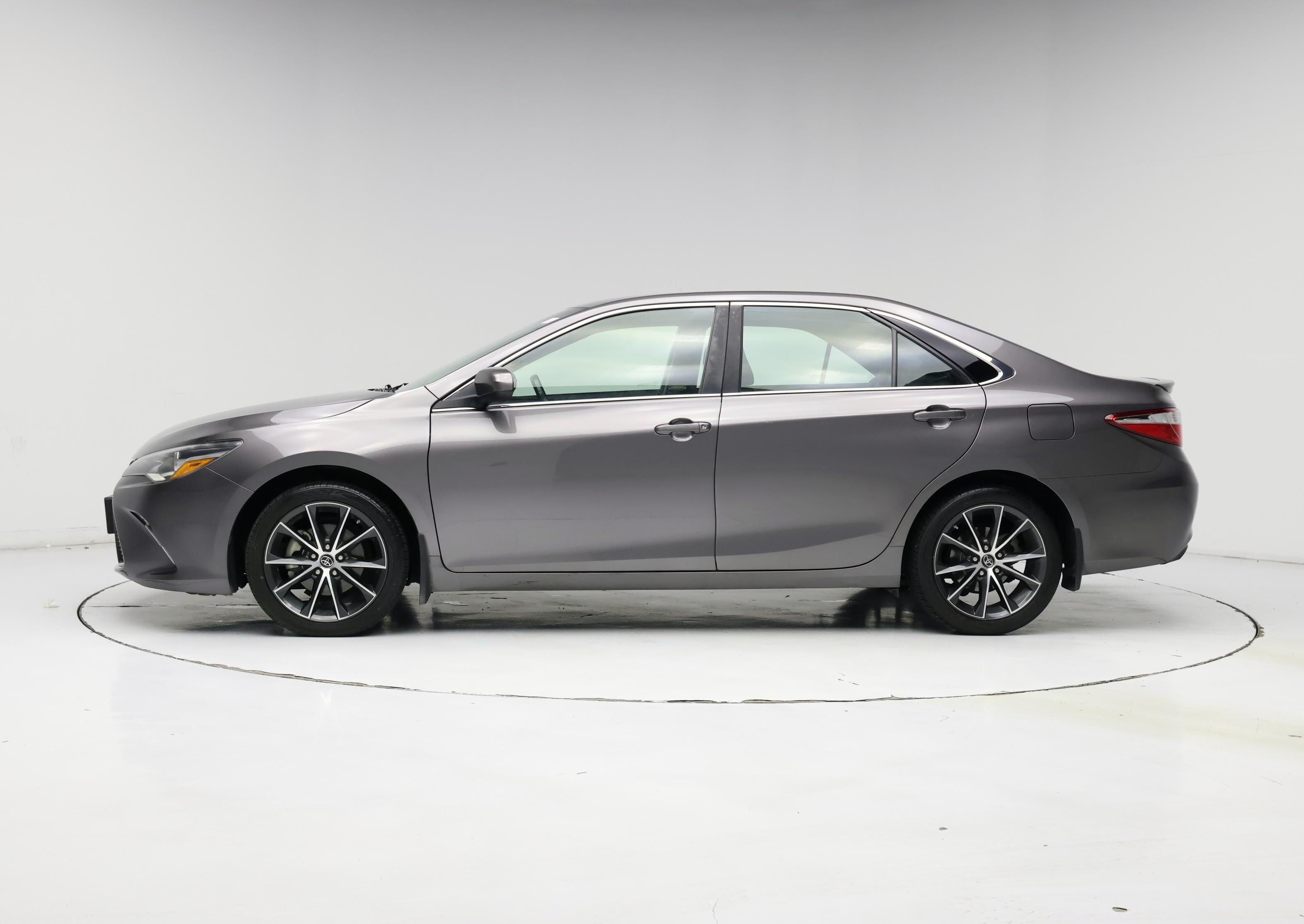 Thumbnail: 2015 Toyota Camry - 3