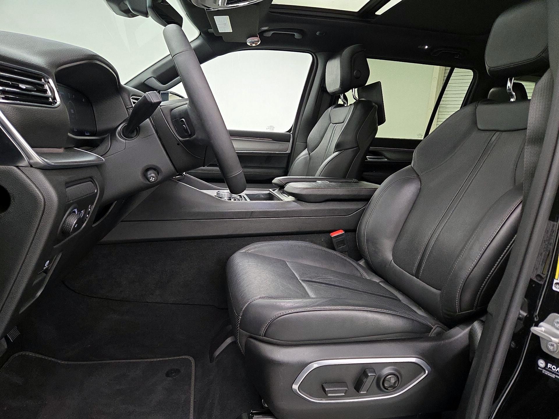 Thumbnail: 2024 Jeep Wagoneer - 11