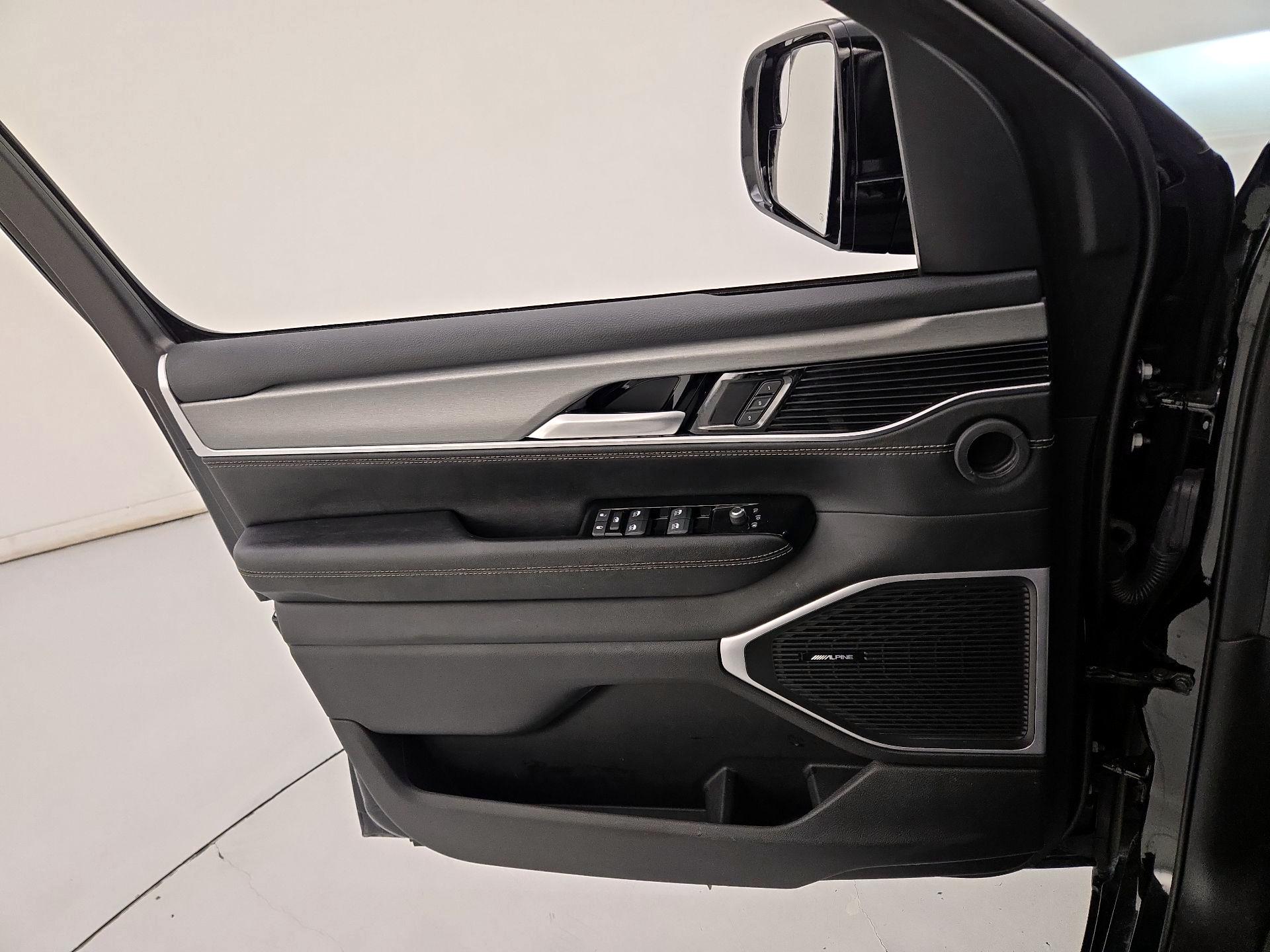 Thumbnail: 2024 Jeep Wagoneer - 12