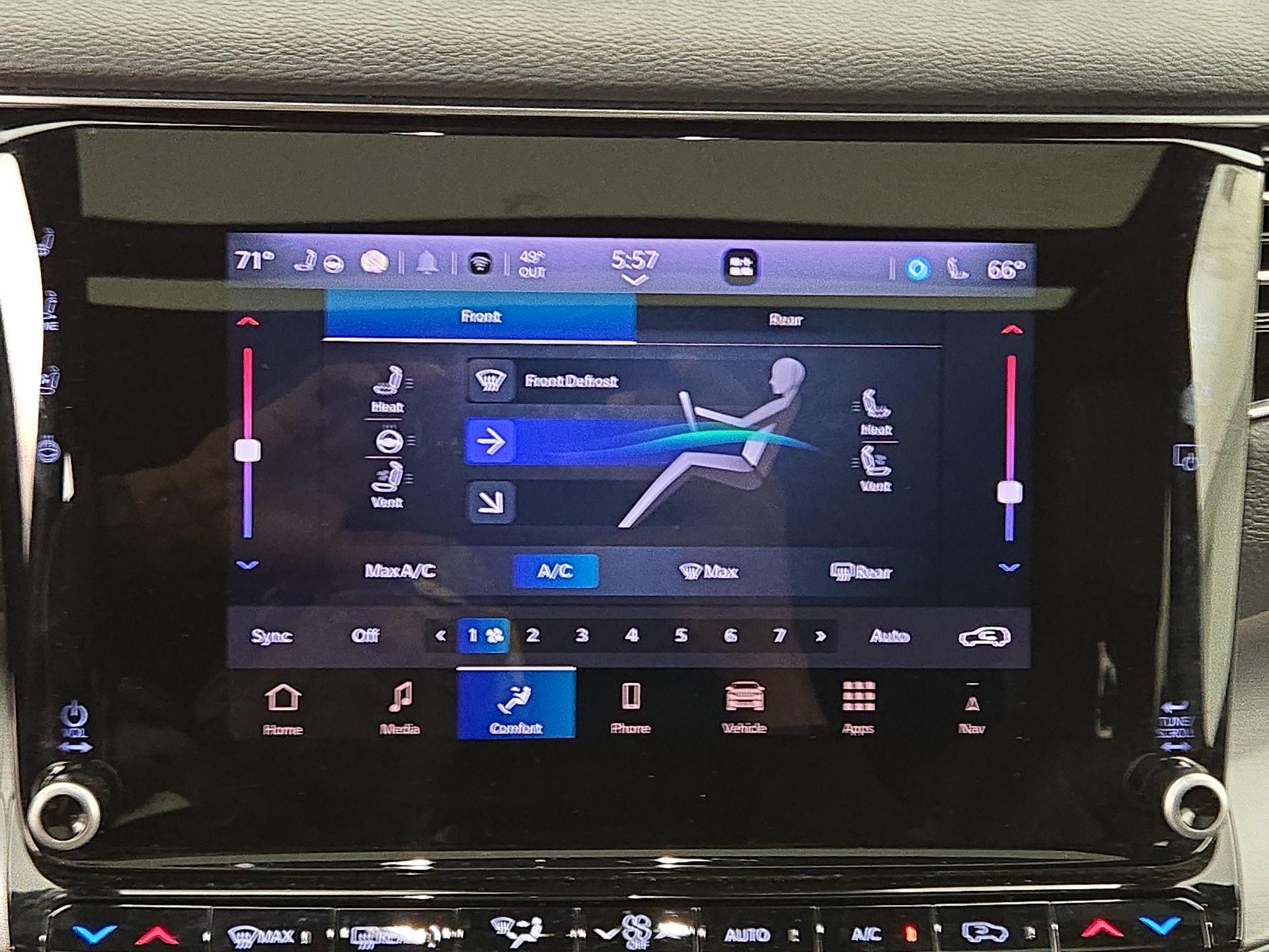 Thumbnail: 2024 Jeep Wagoneer - 17