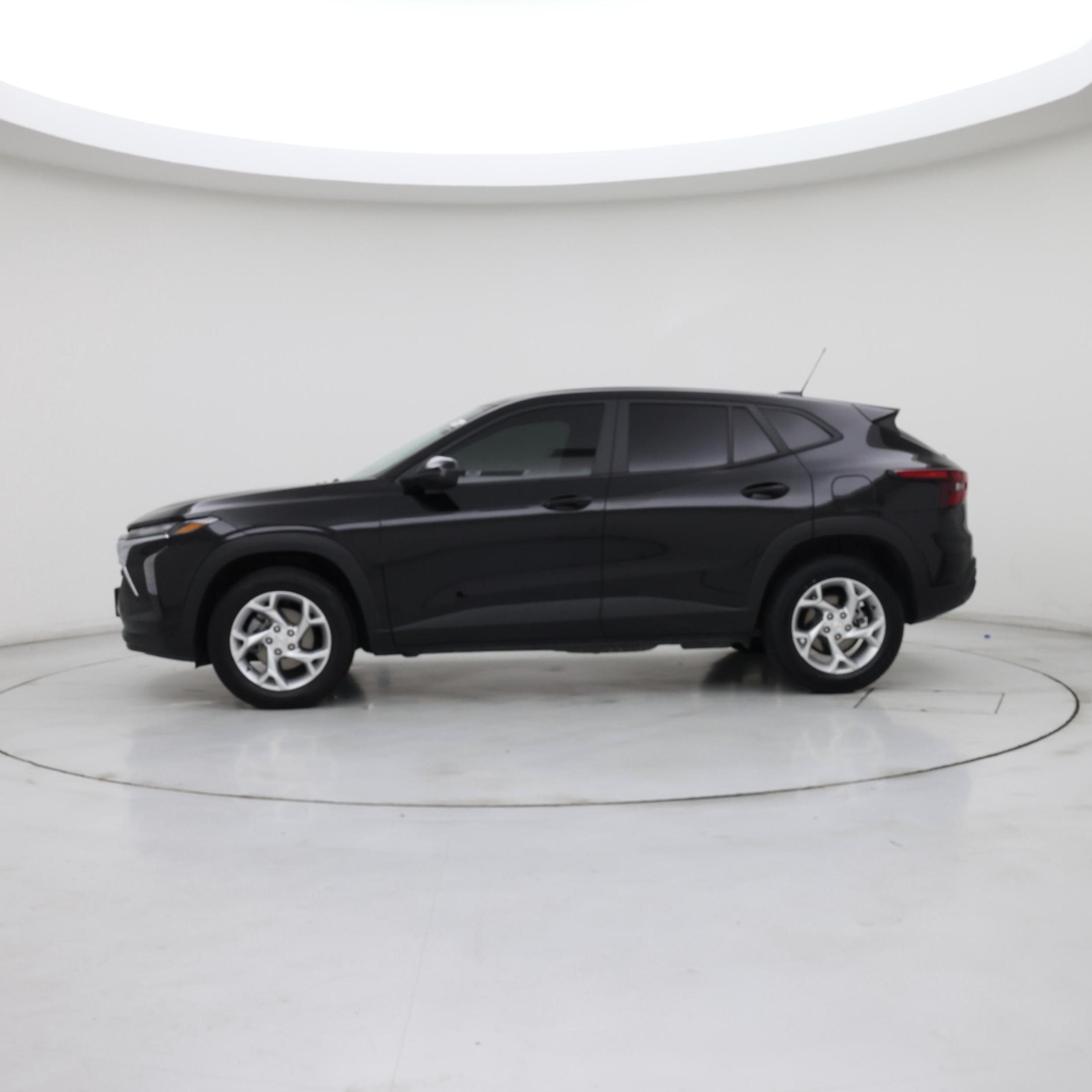 Thumbnail: 2024 Chevrolet Trax - 3