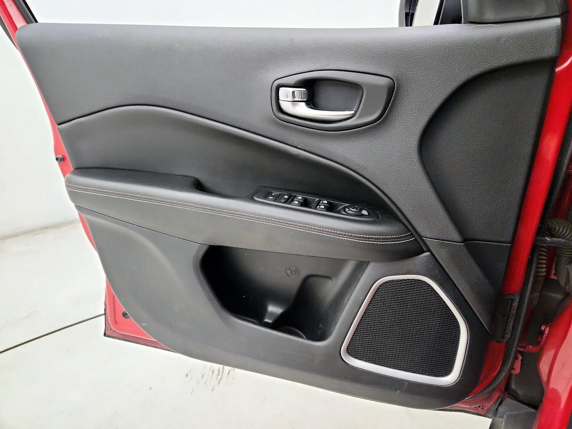 Thumbnail: 2020 Jeep Compass - 12