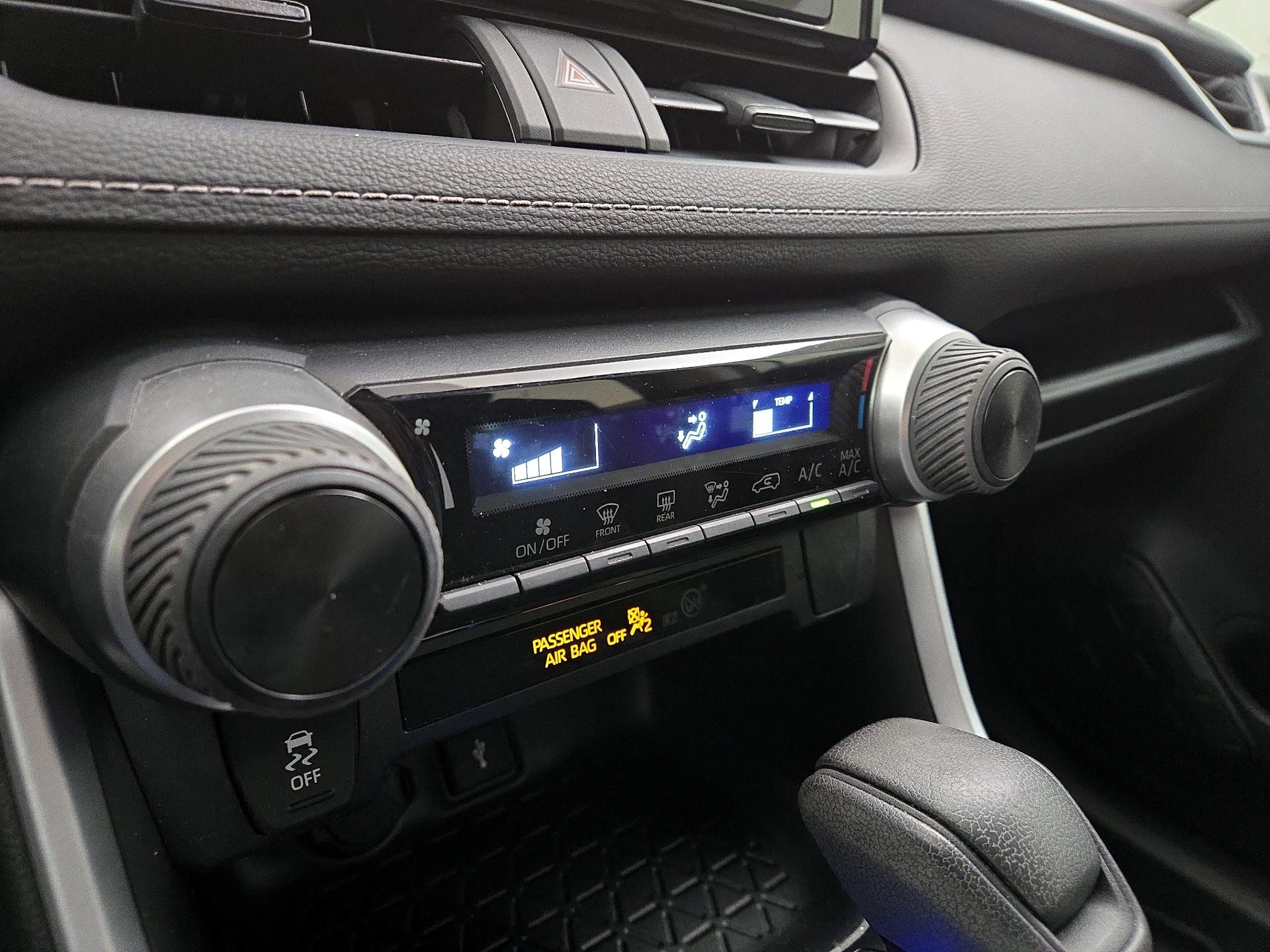 Thumbnail: 2020 Toyota RAV4 - 16