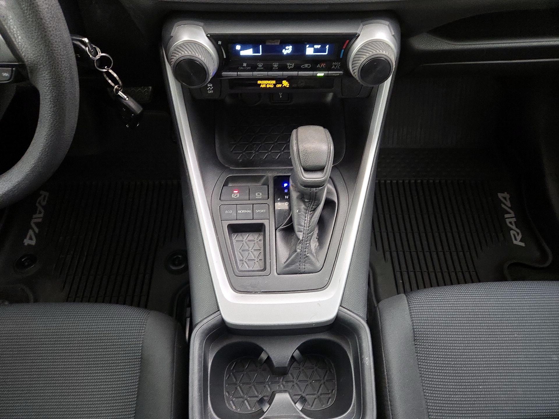 Thumbnail: 2020 Toyota RAV4 - 17