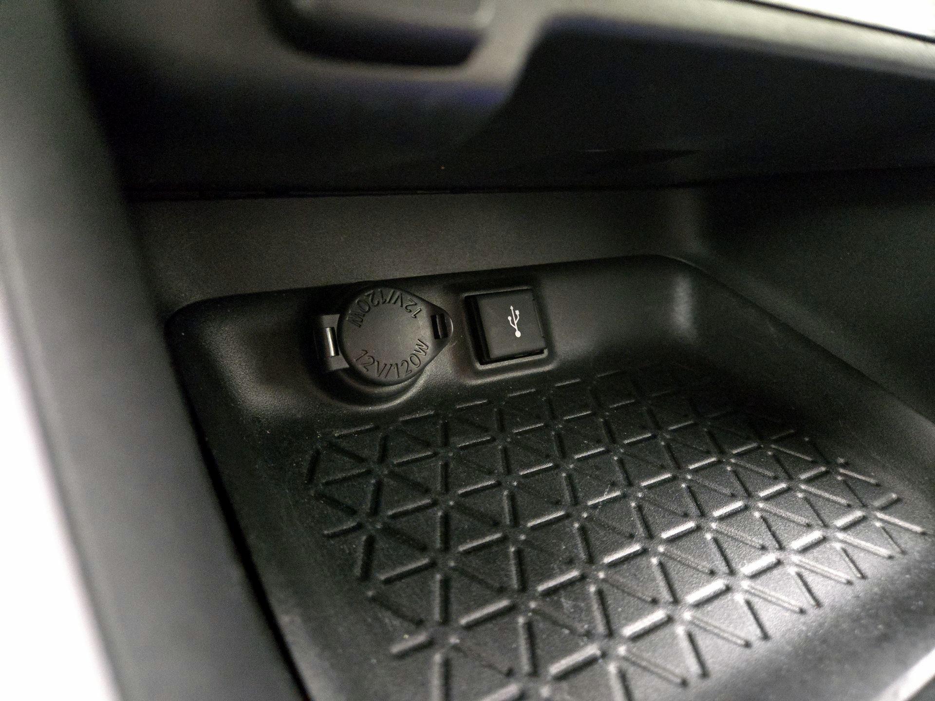 Thumbnail: 2020 Toyota RAV4 - 18