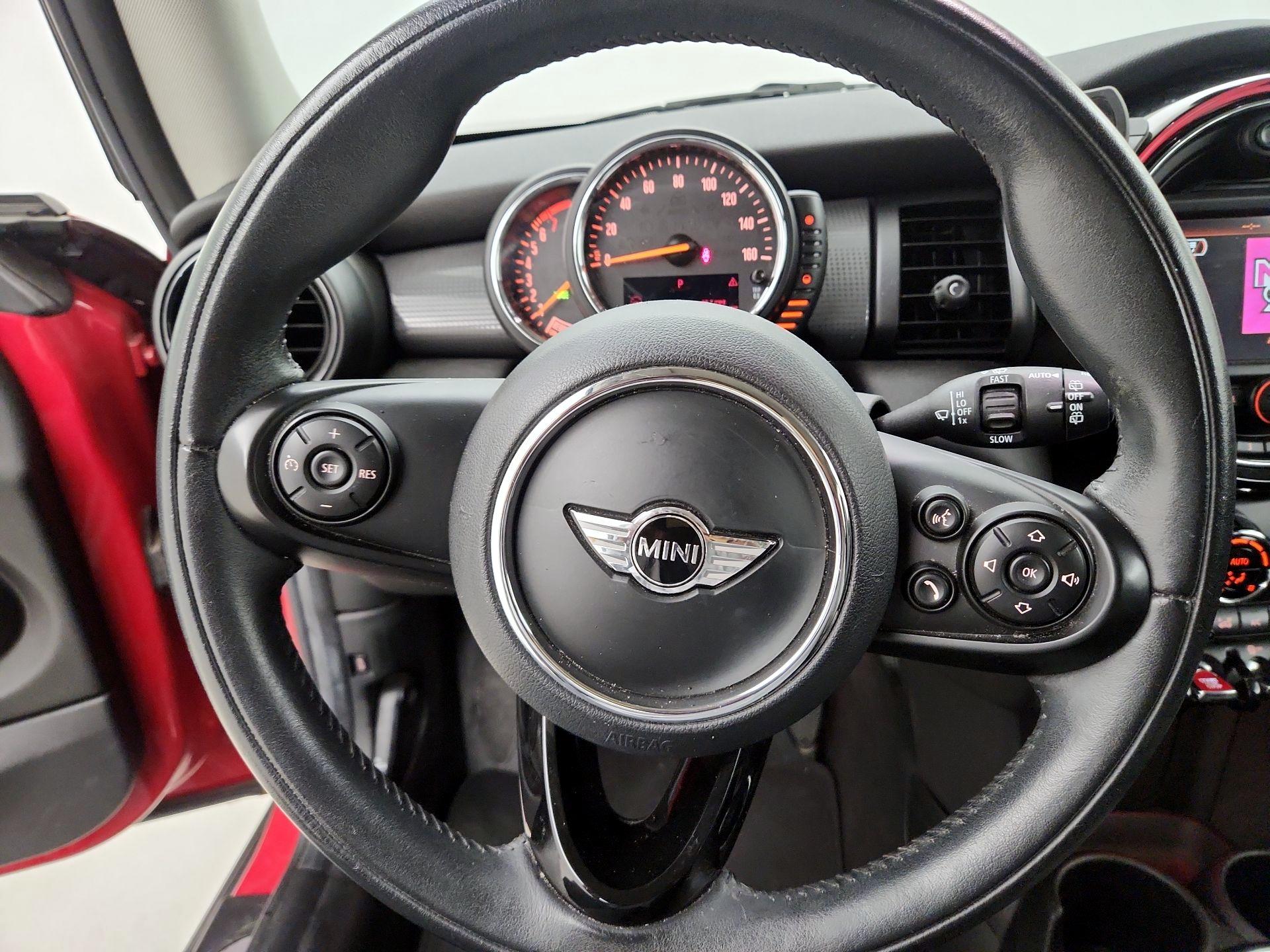 Thumbnail: 2015 MINI Cooper Hardtop - 10