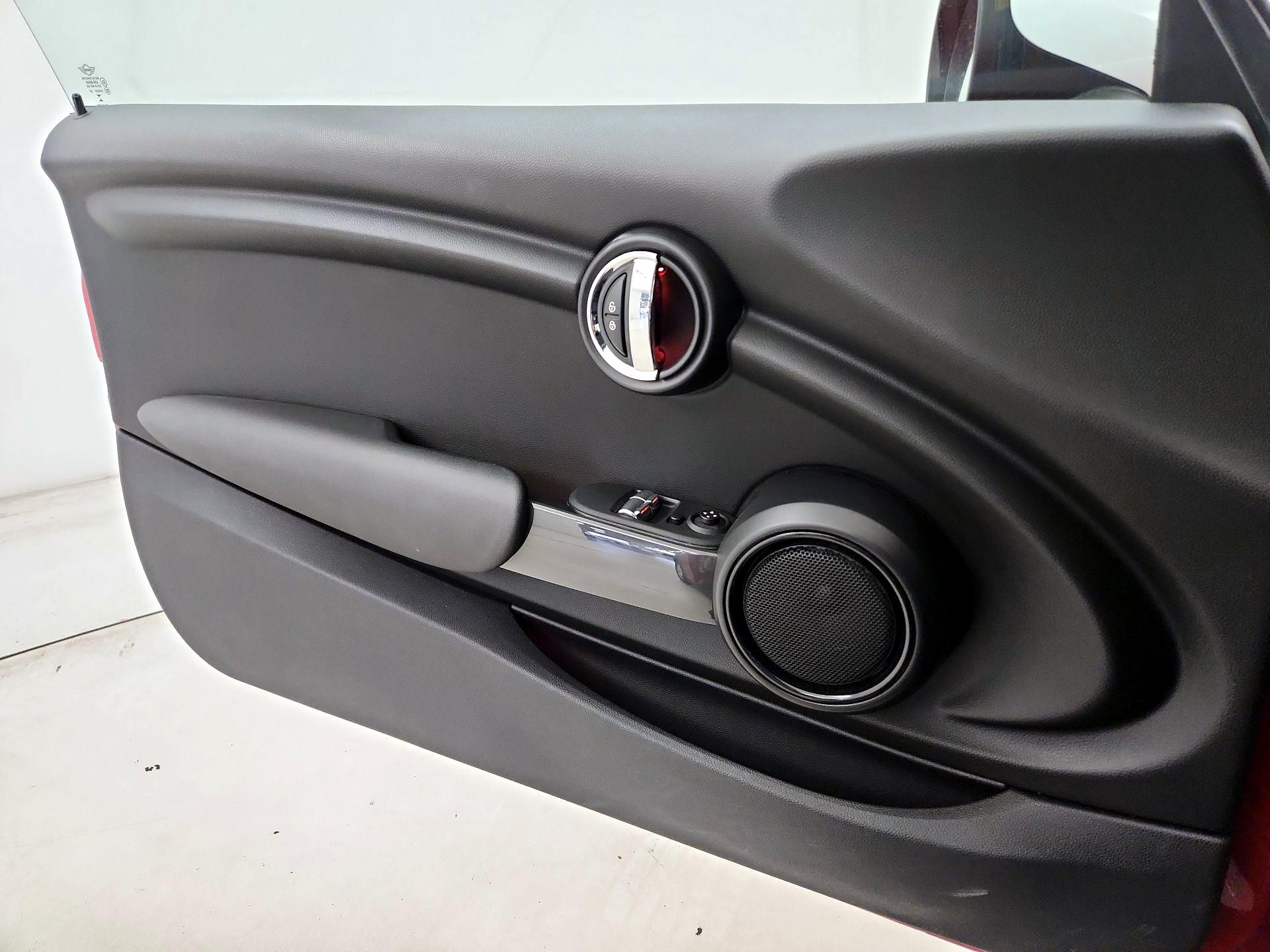 Thumbnail: 2015 MINI Cooper Hardtop - 12