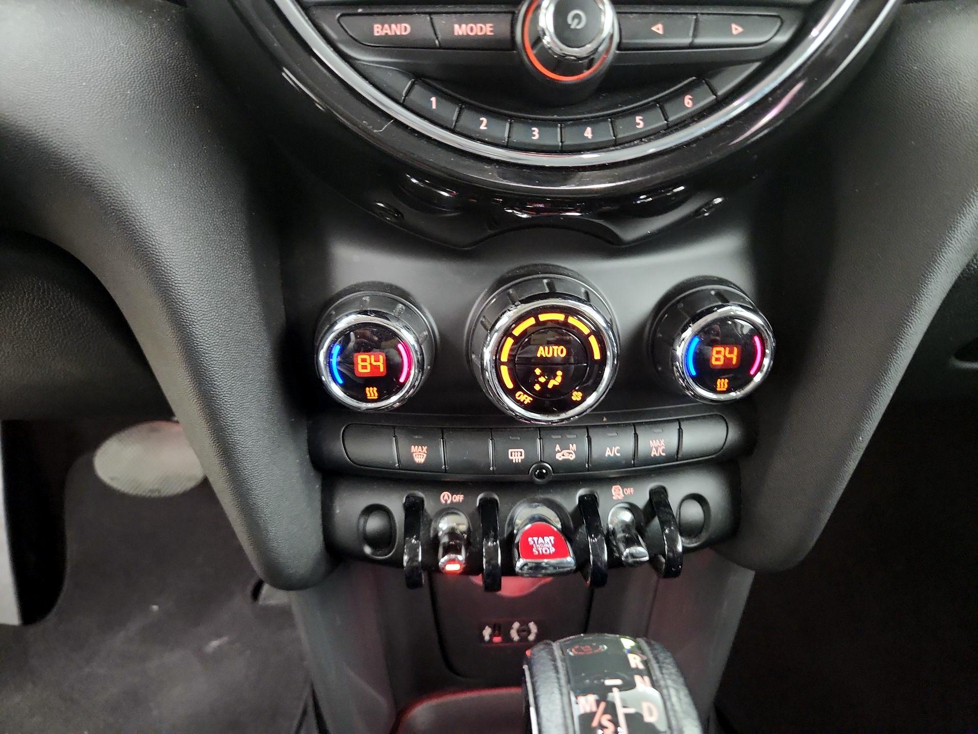 Thumbnail: 2015 MINI Cooper Hardtop - 15