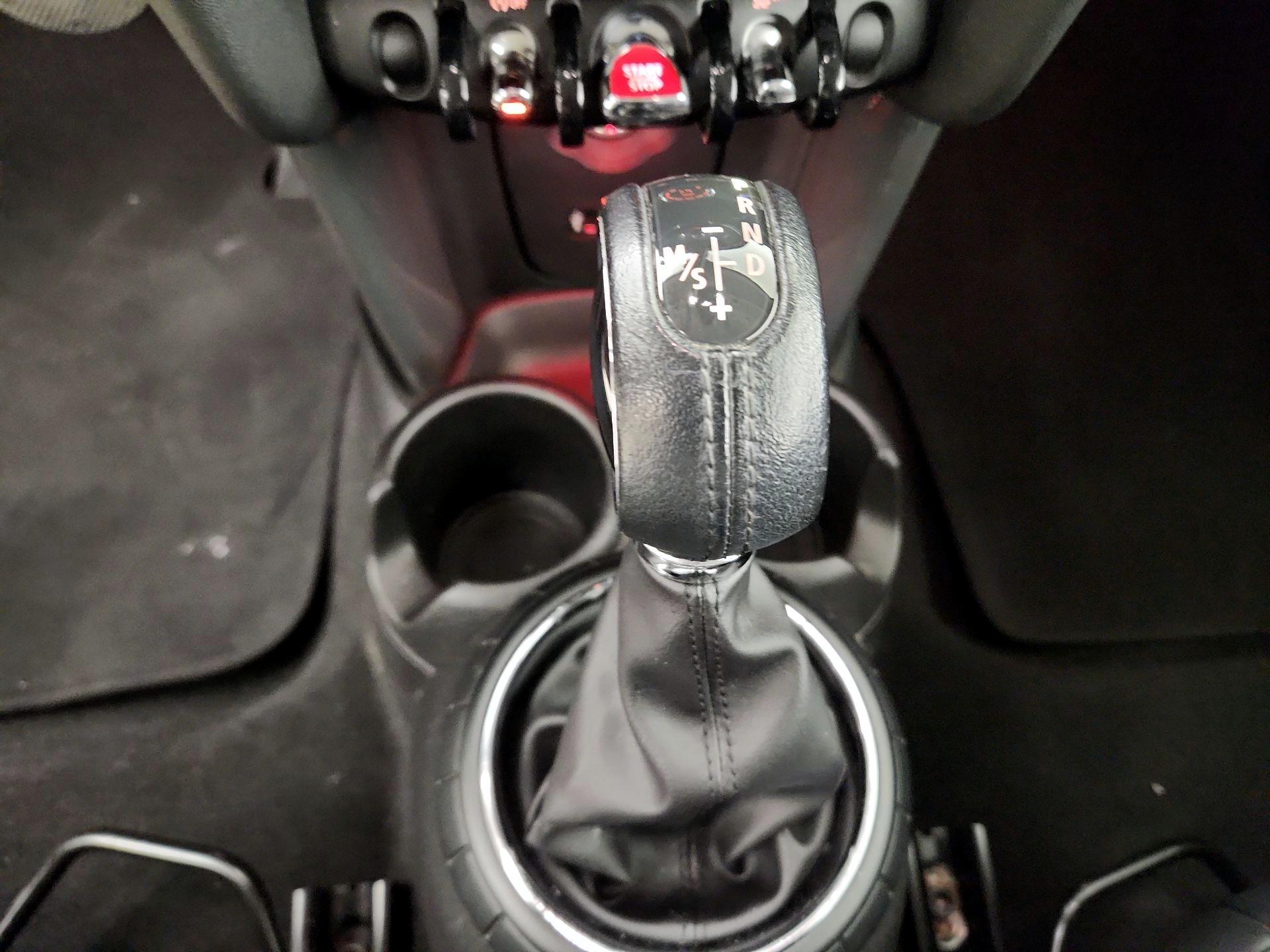 Thumbnail: 2015 MINI Cooper Hardtop - 16