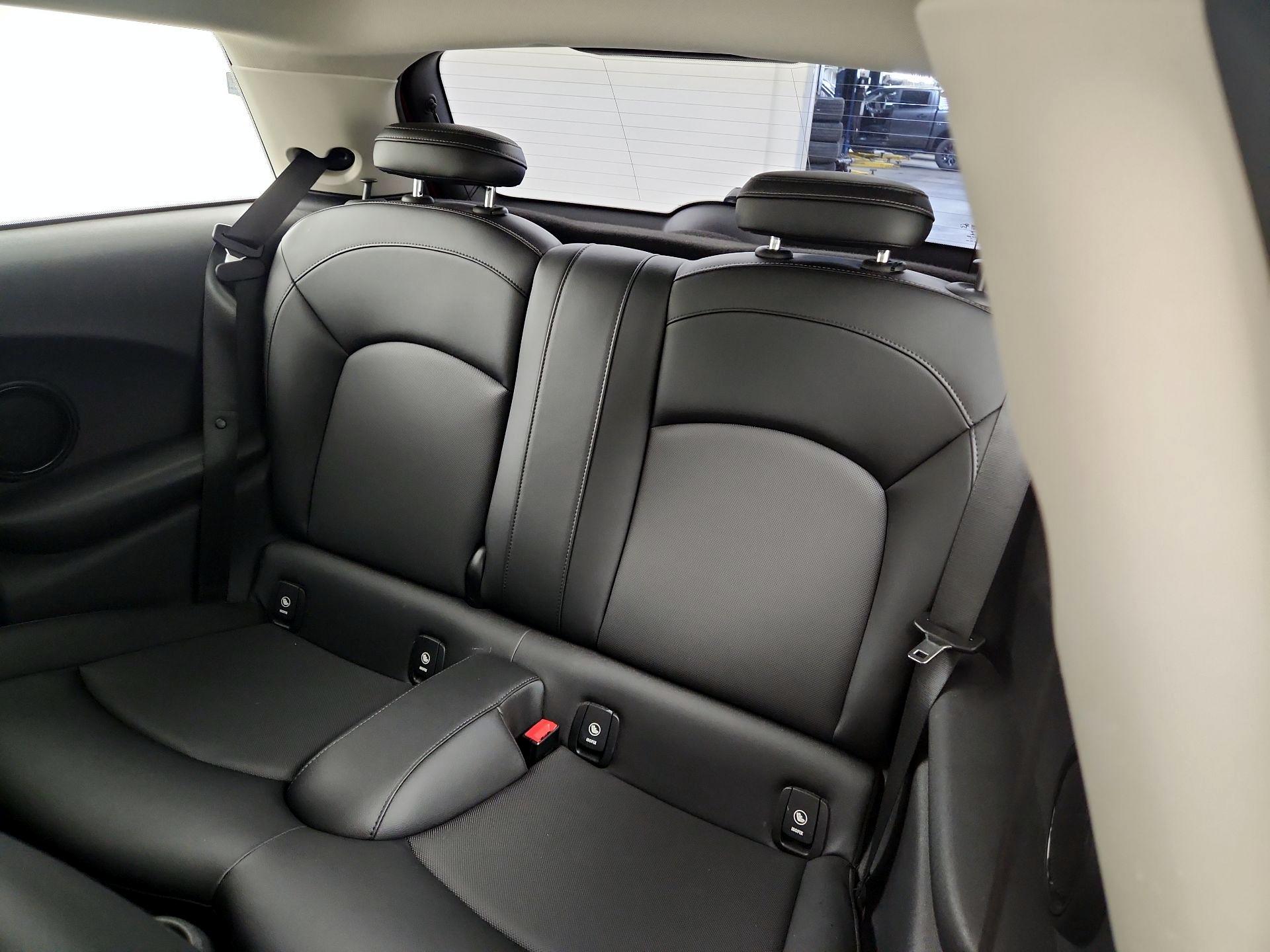 Thumbnail: 2015 MINI Cooper Hardtop - 18