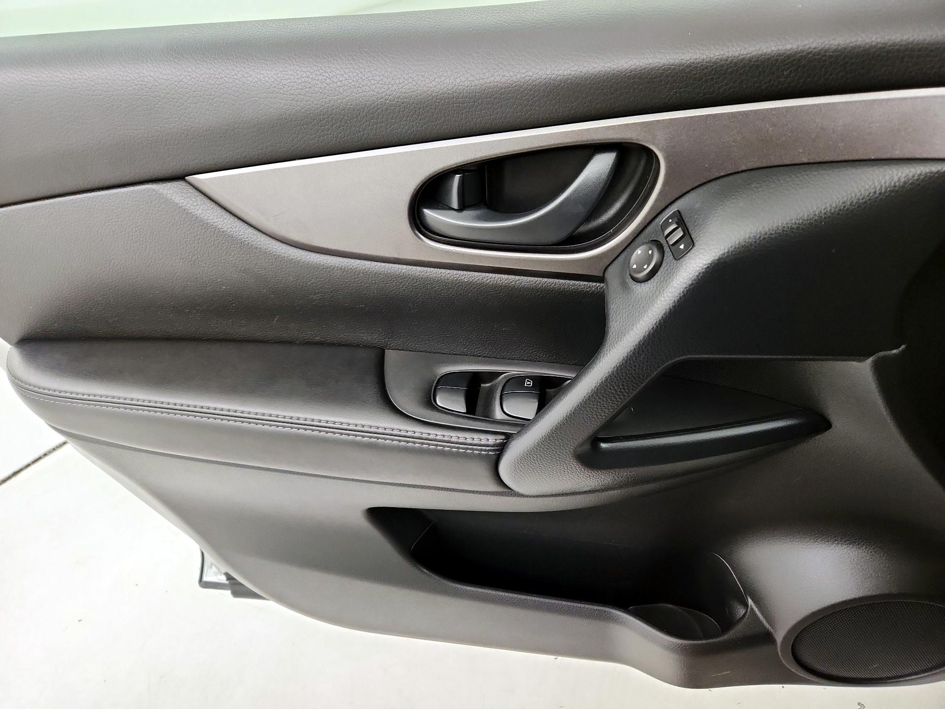 Thumbnail: 2020 Nissan Rogue Sport - 12