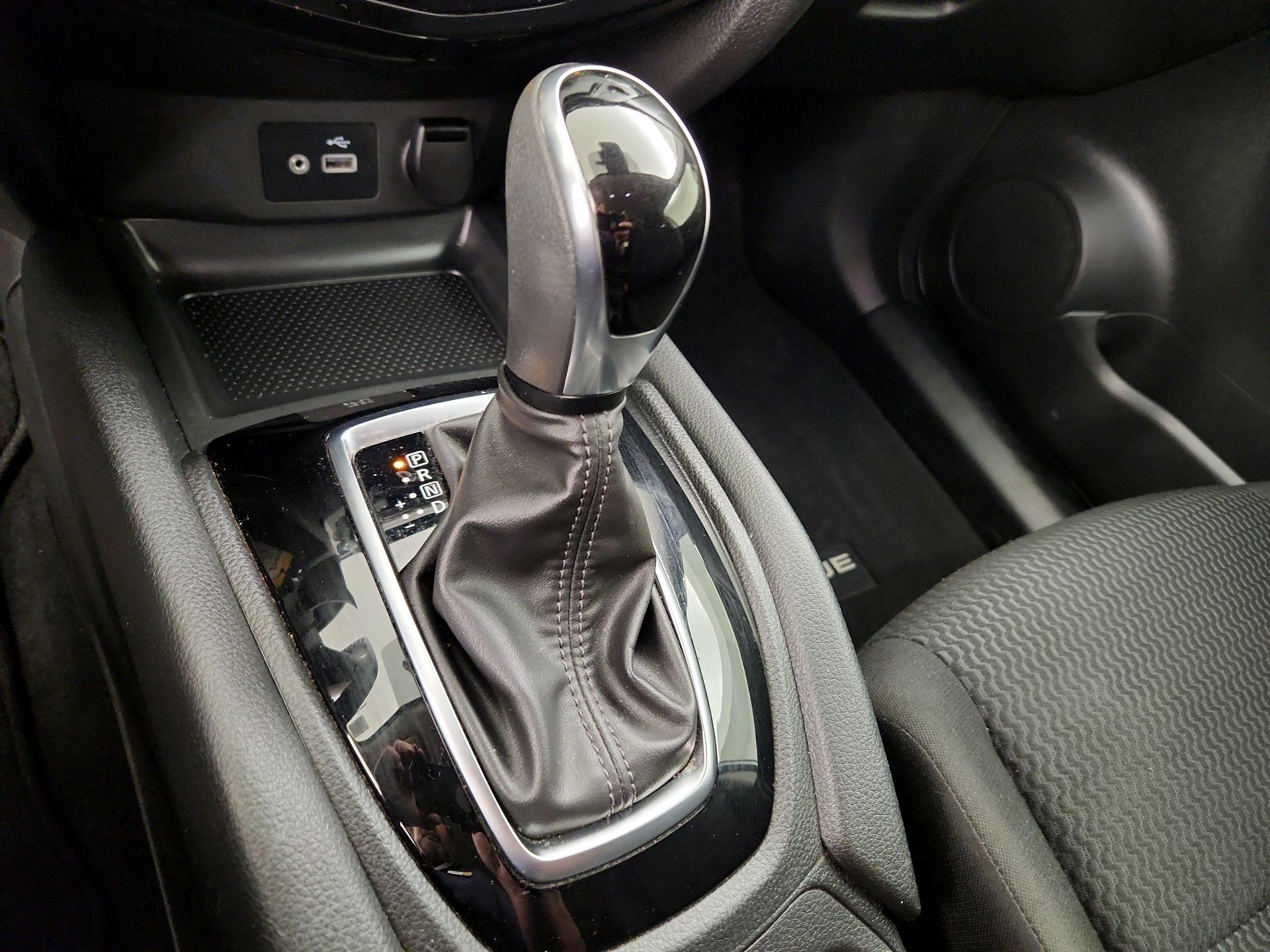 Thumbnail: 2020 Nissan Rogue Sport - 17