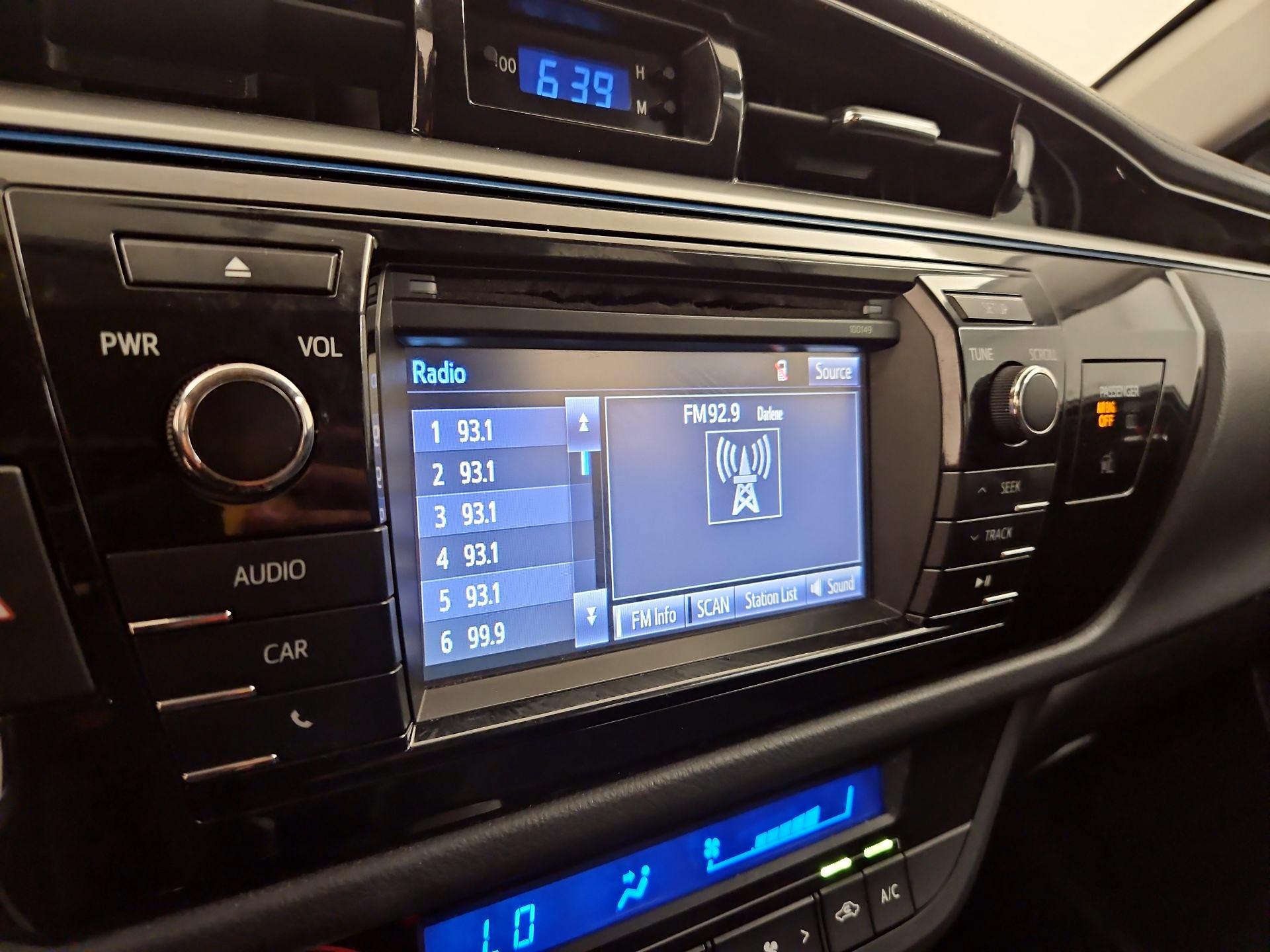 Thumbnail: 2015 Toyota Corolla - 15