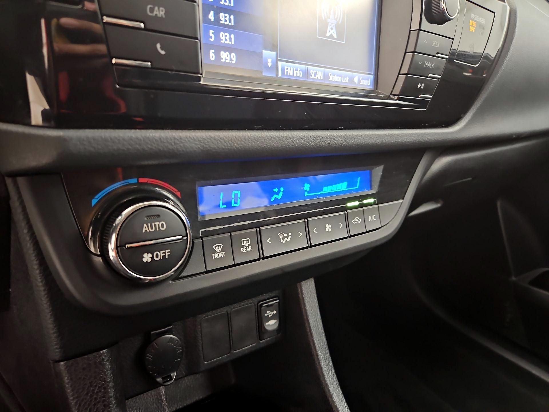 Thumbnail: 2015 Toyota Corolla - 16