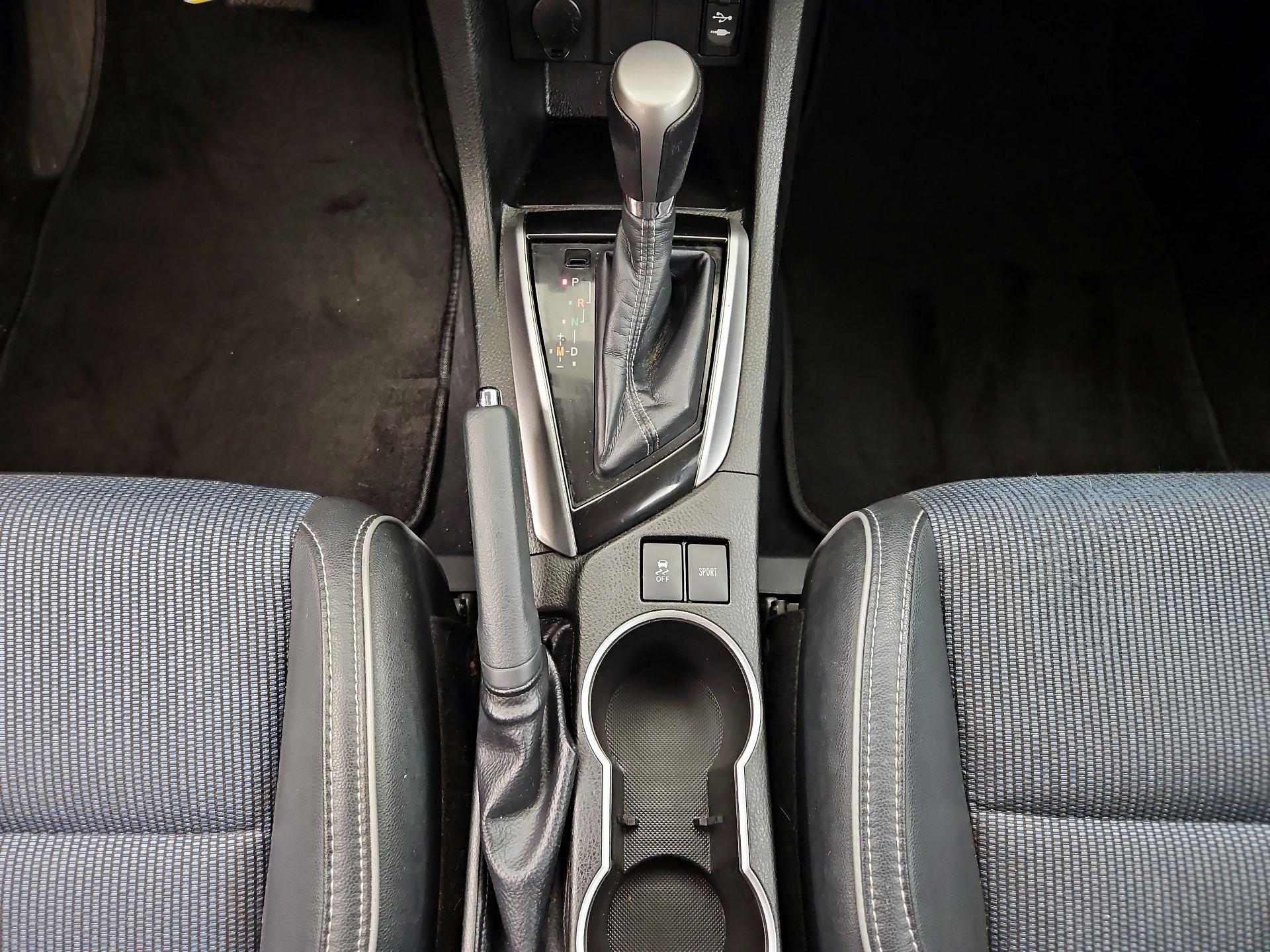 Thumbnail: 2015 Toyota Corolla - 17