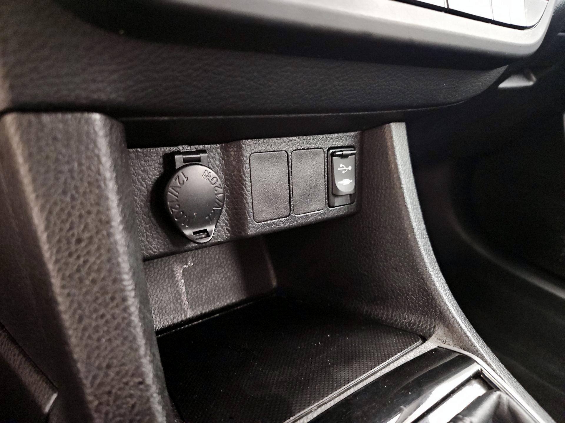 Thumbnail: 2015 Toyota Corolla - 18