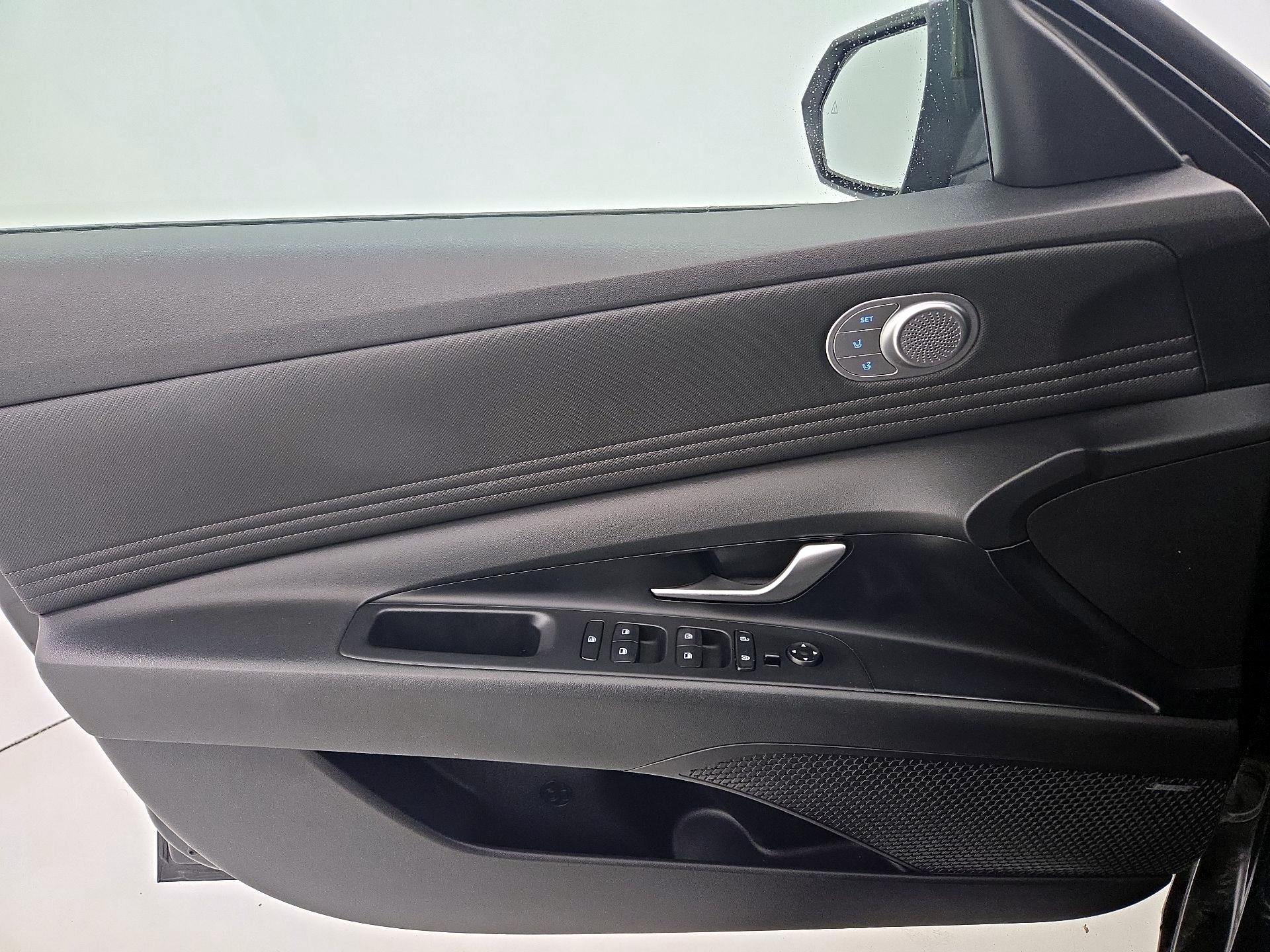 Thumbnail: 2022 Hyundai Elantra - 12