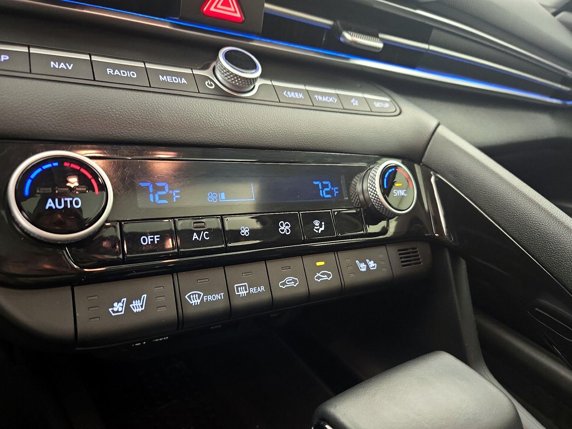 Thumbnail: 2022 Hyundai Elantra - 17