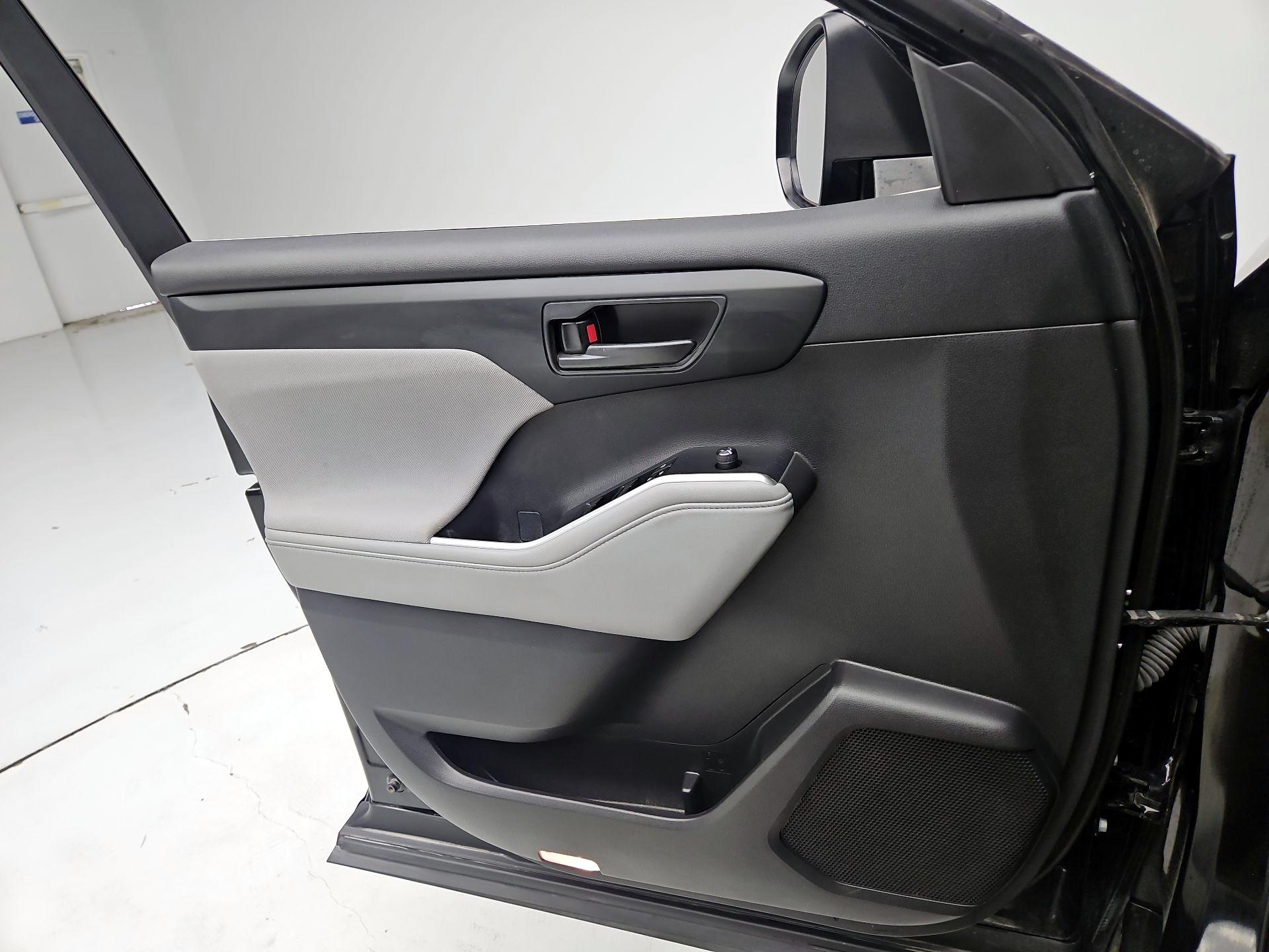 Thumbnail: 2024 Toyota Highlander - 12