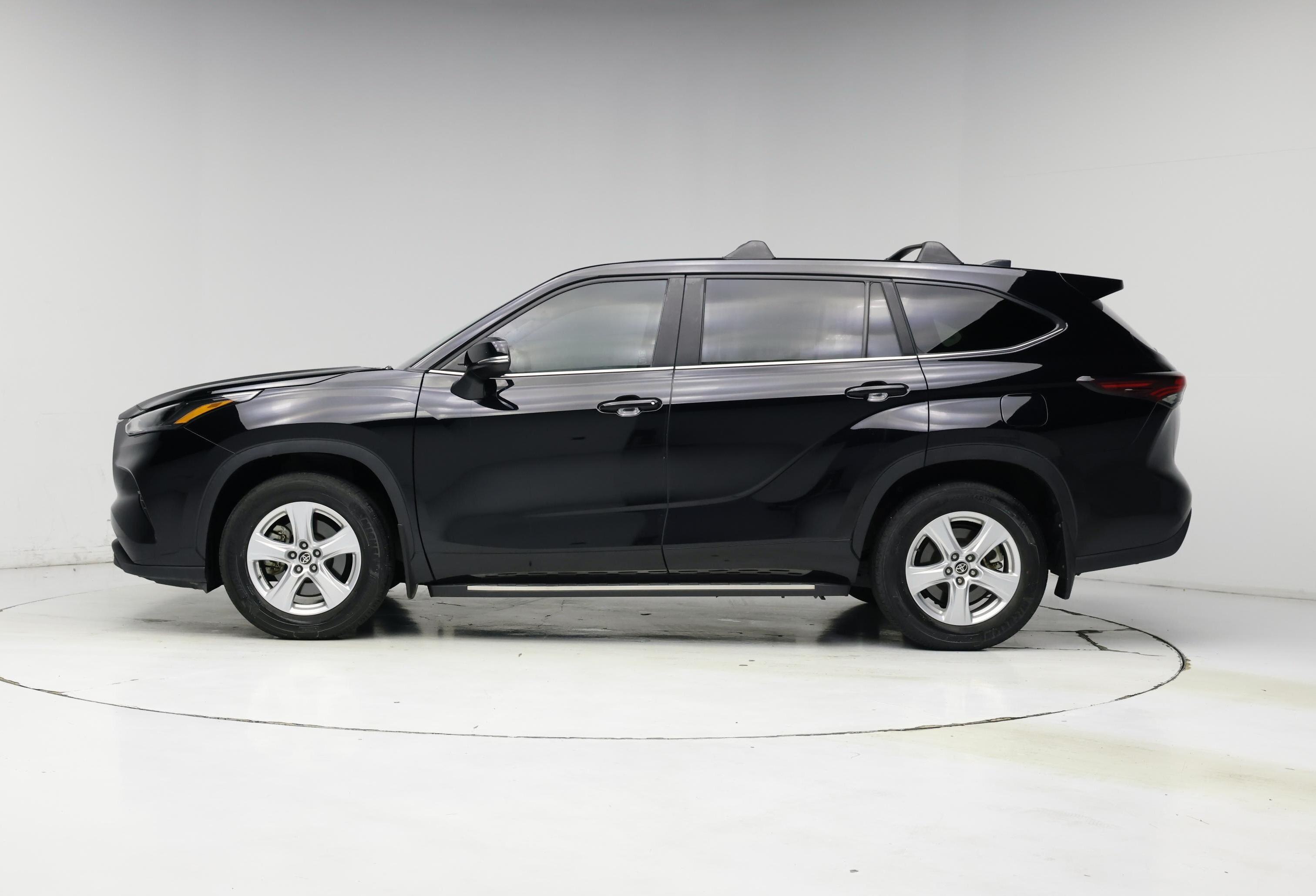 Thumbnail: 2024 Toyota Highlander - 3