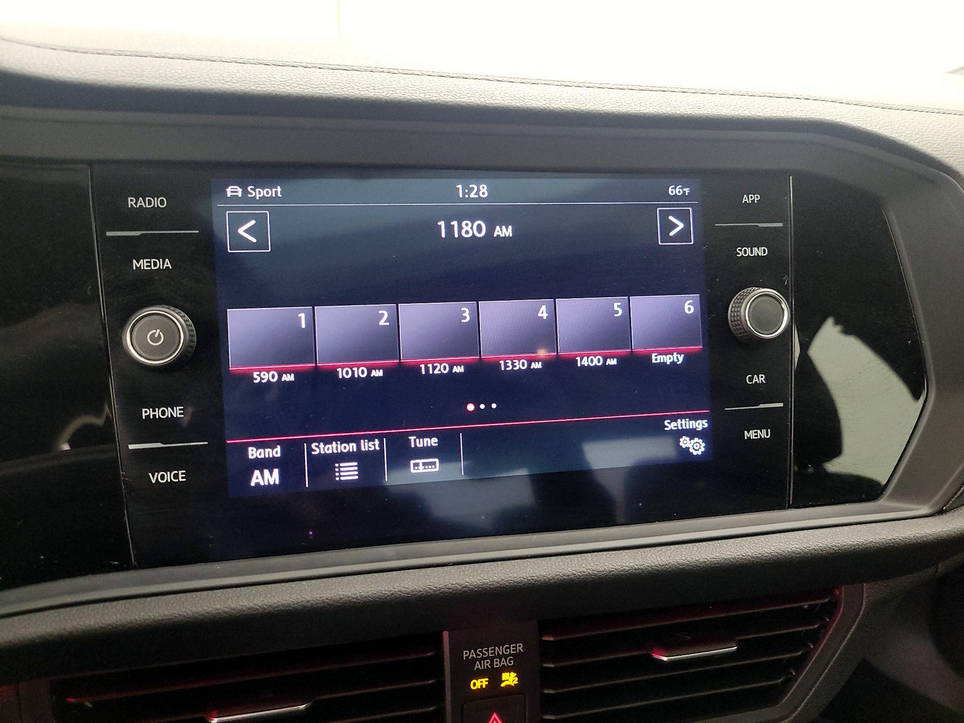 Thumbnail: 2019 Volkswagen Jetta - 15