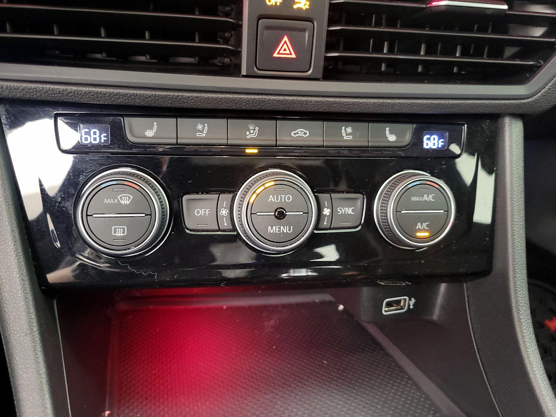 Thumbnail: 2019 Volkswagen Jetta - 16