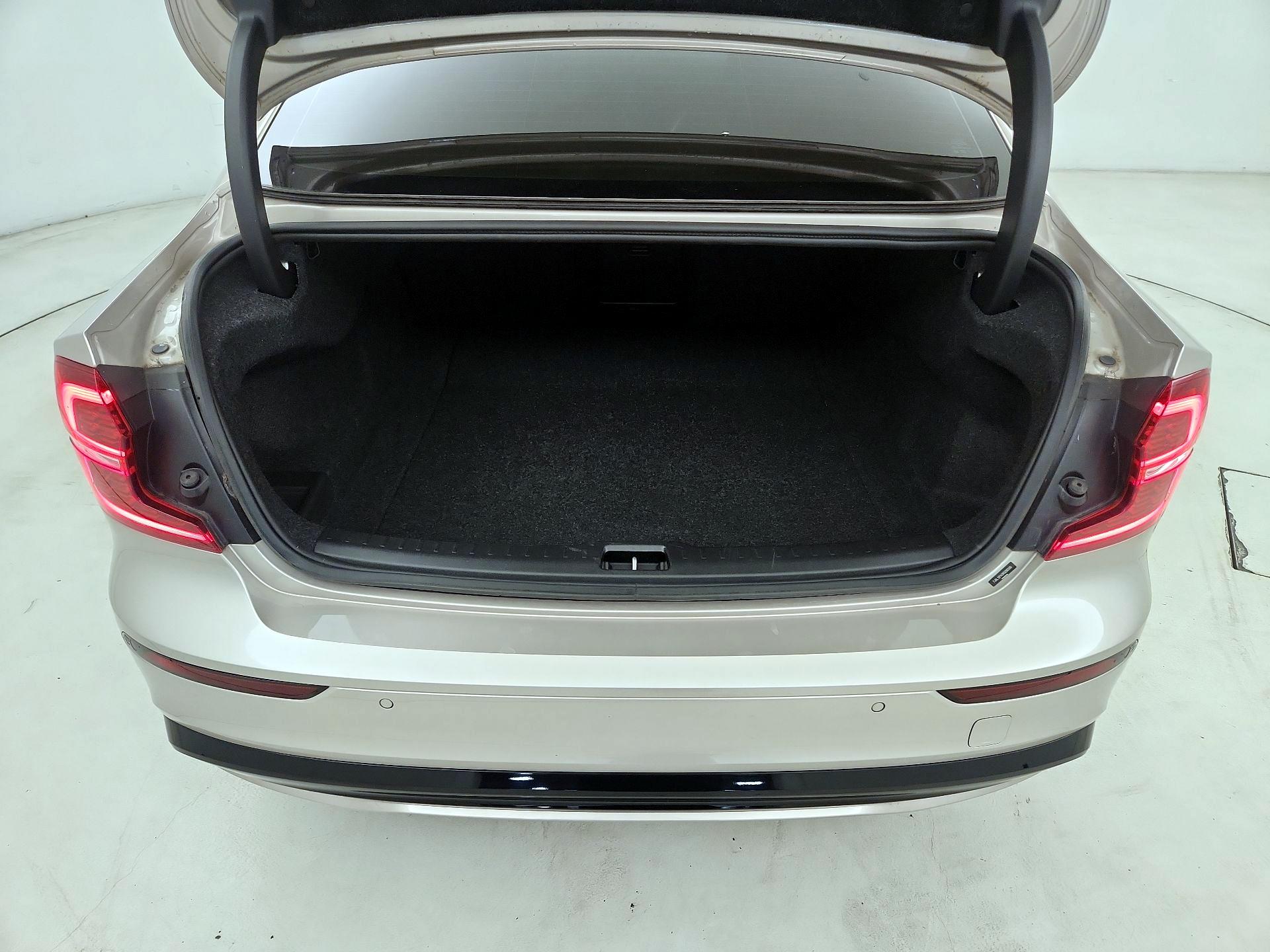 Thumbnail: 2024 Volvo S60 - 16