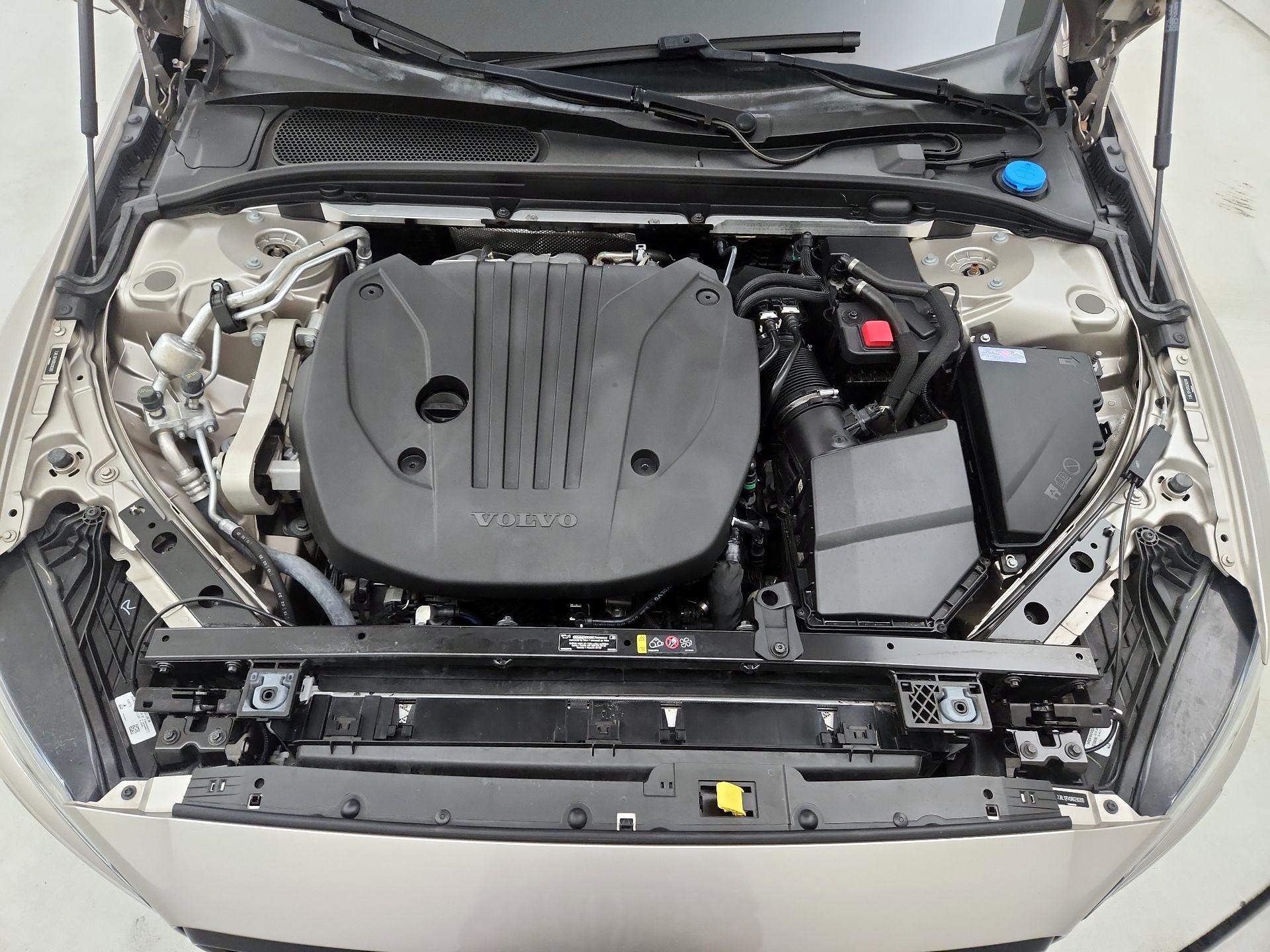 Thumbnail: 2024 Volvo S60 - 17